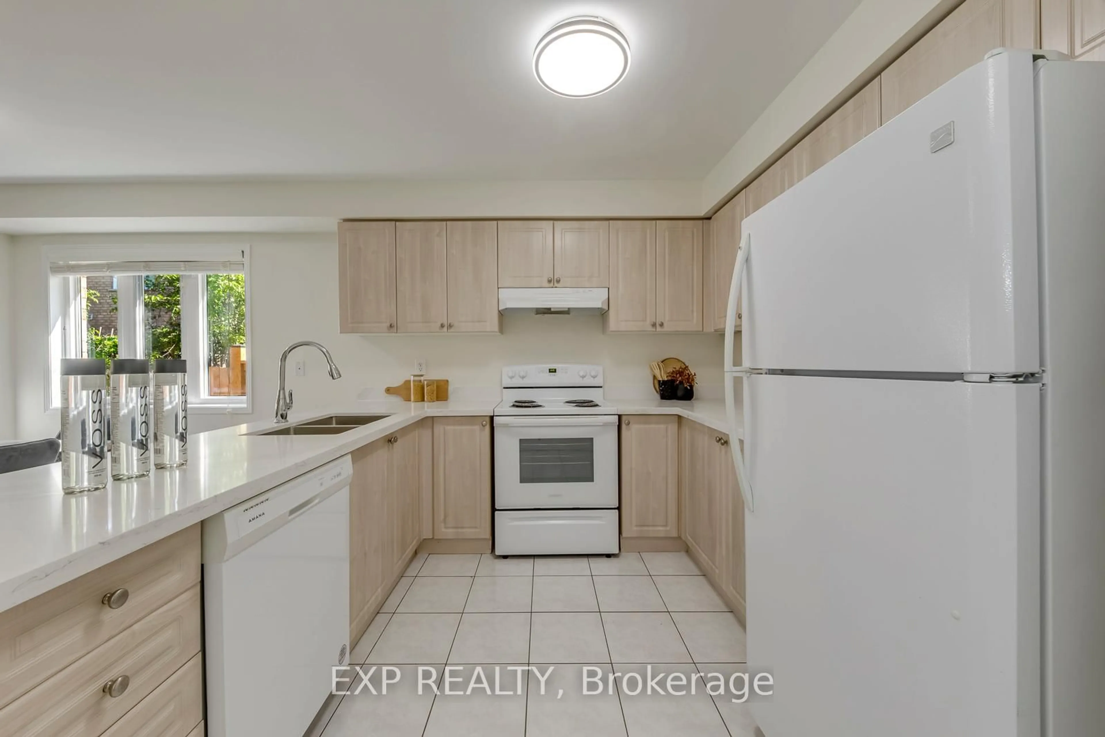 Standard kitchen, ceramic/tile floor for 3079 Turbine Cres, Mississauga Ontario L5M 6X1