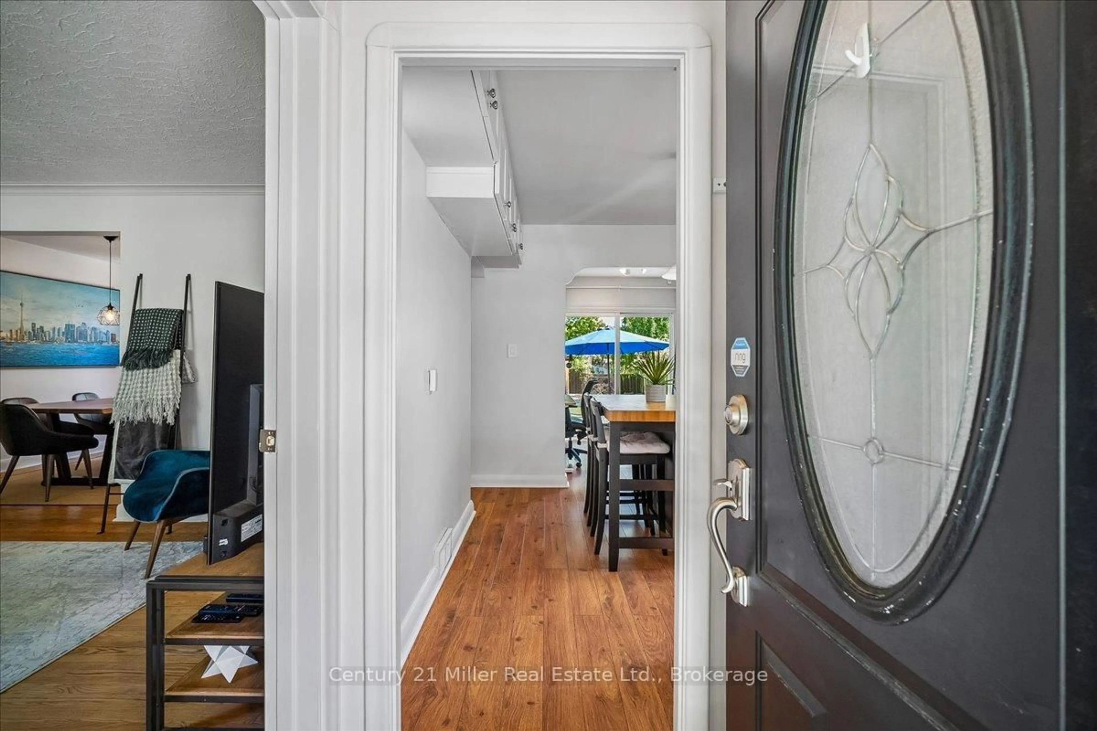 Indoor entryway for 1583 Blanefield Rd, Mississauga Ontario L5G 4H3