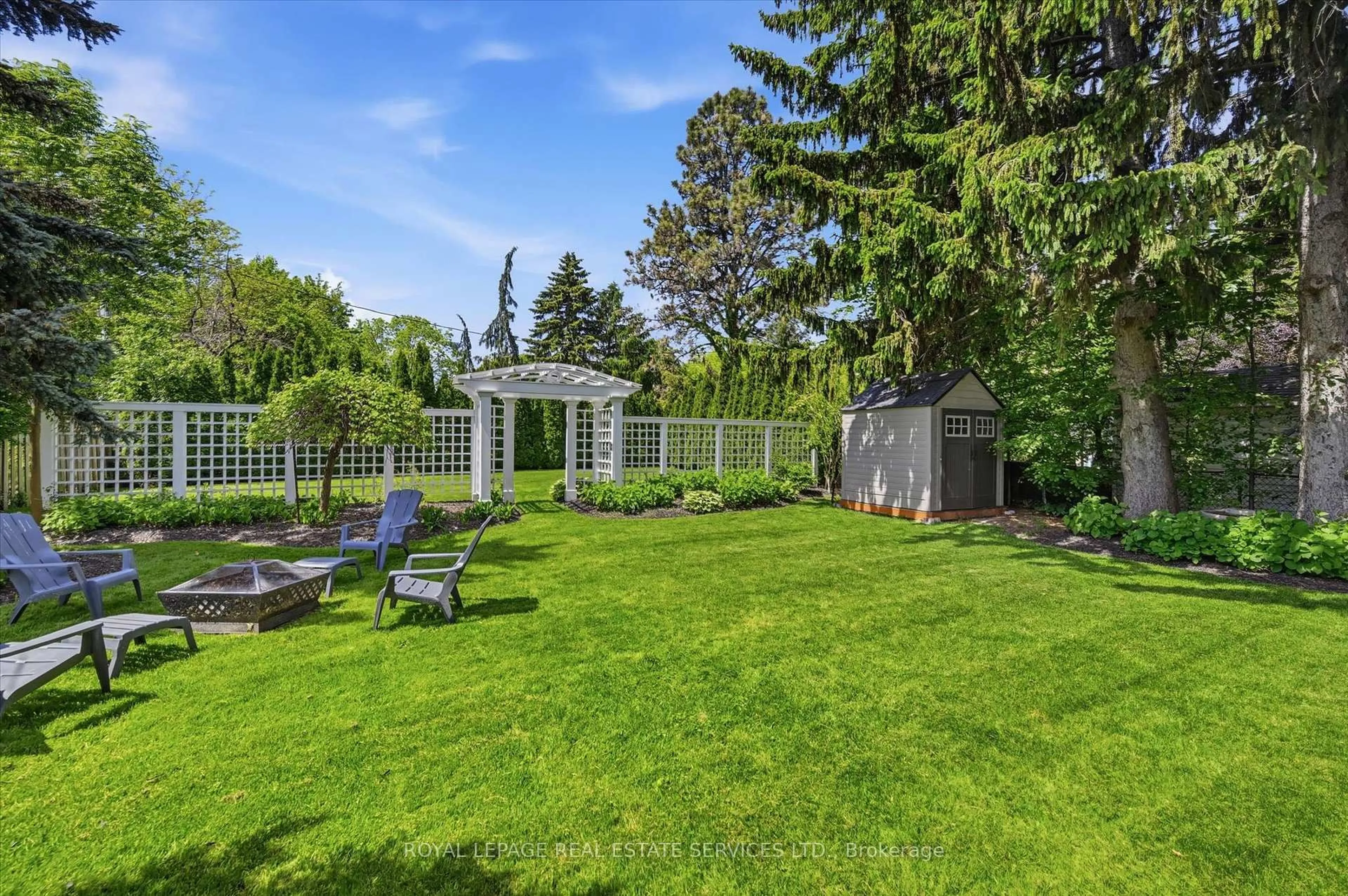 Patio, unknown for 194 Solingate Dr, Oakville Ontario L6L 3T1