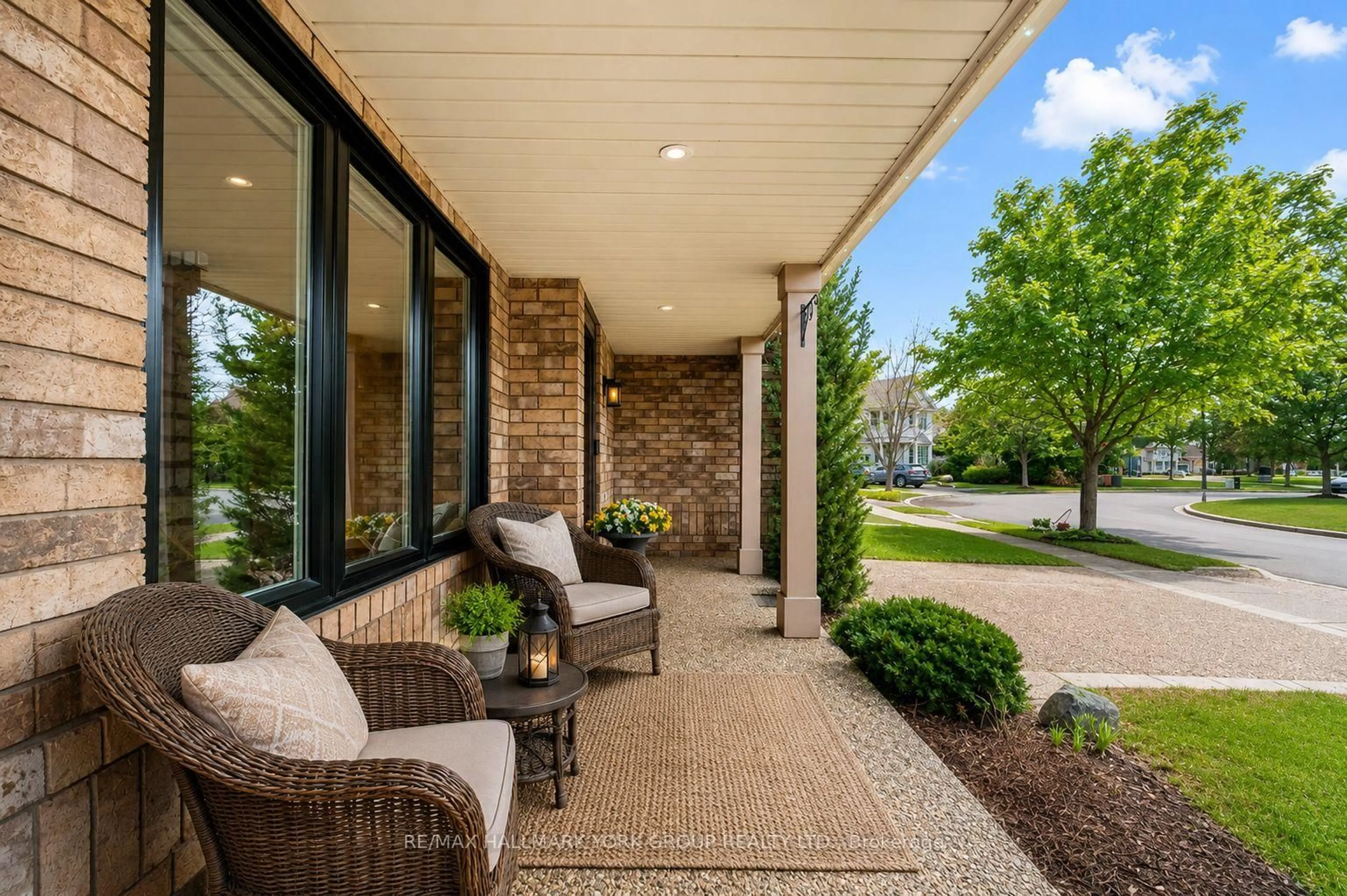 Patio, street for 882 McDuffe Cres, Milton Ontario L9T 6M7