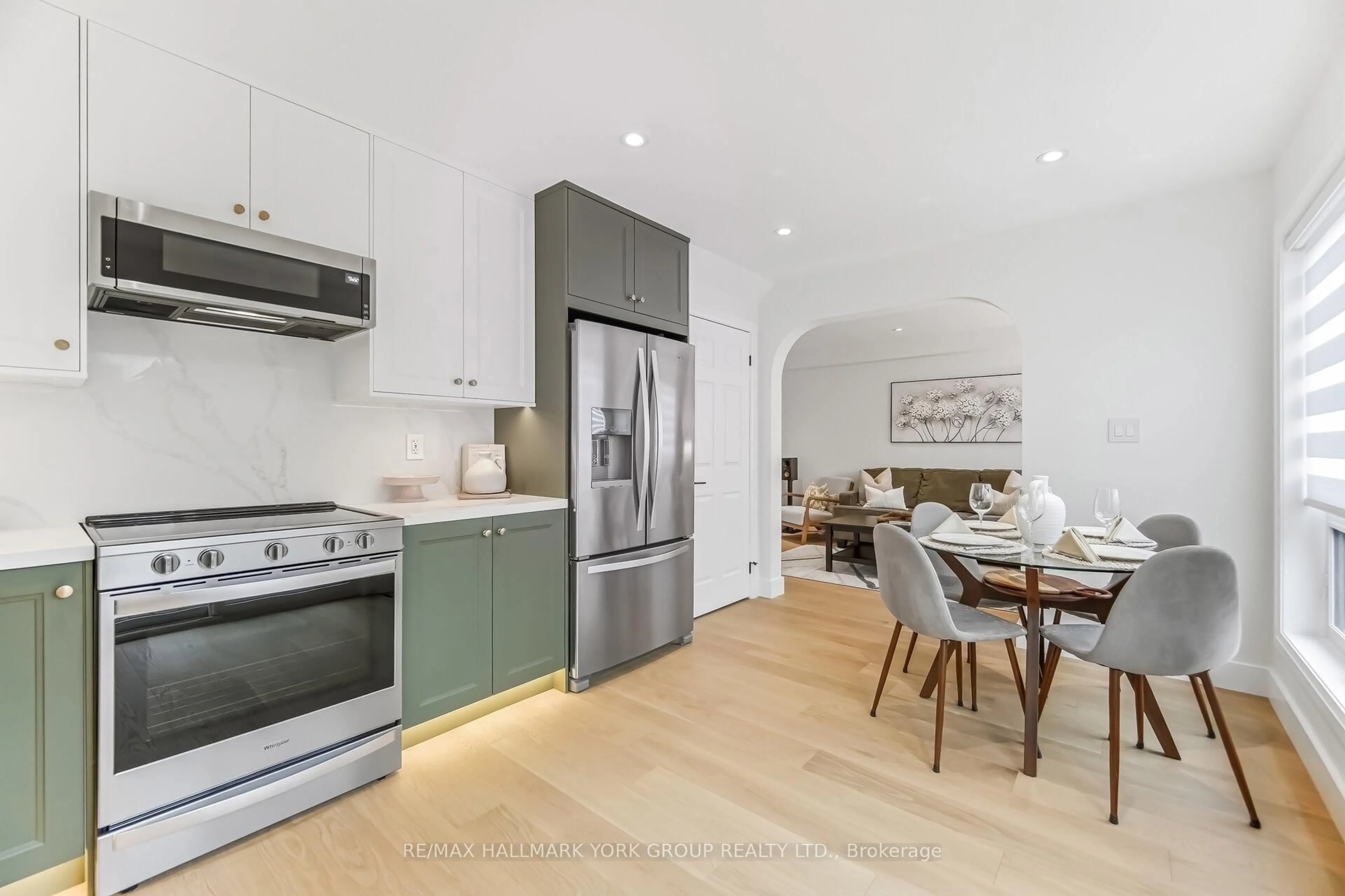 Open concept kitchen, unknown for 882 McDuffe Cres, Milton Ontario L9T 6M7