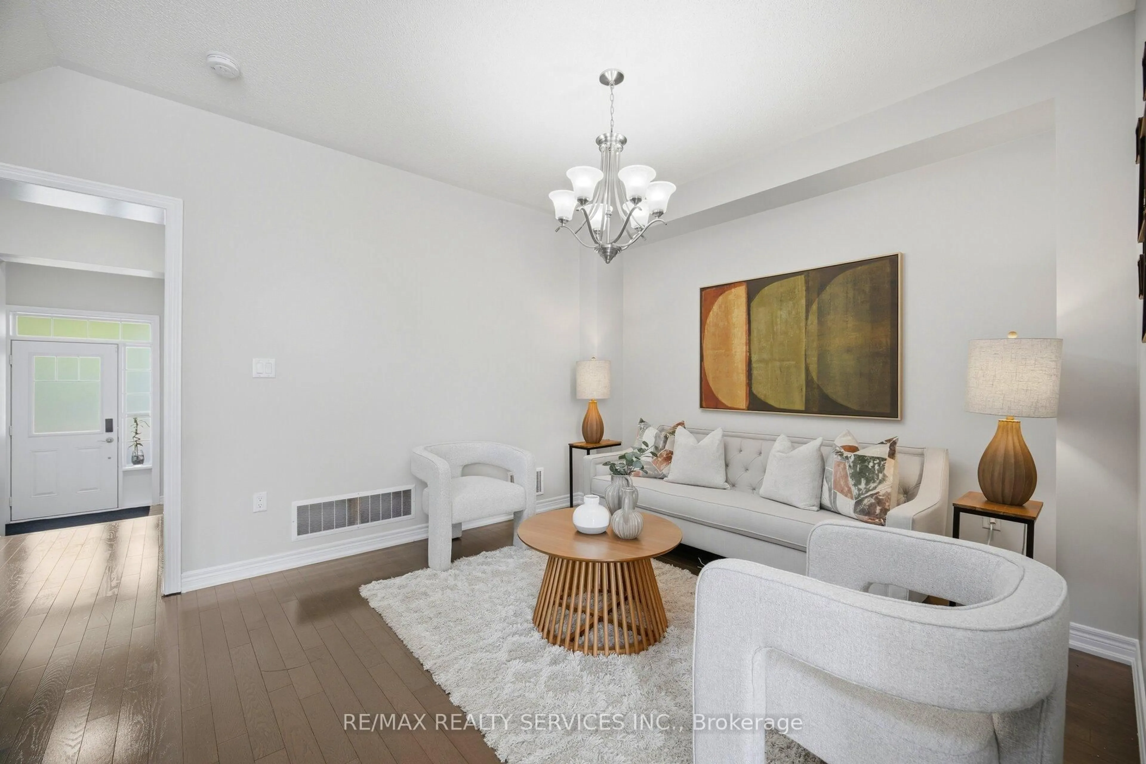 Living room with furniture, unknown for 118 Tundra Rd, Caledon Ontario L7C 4A6