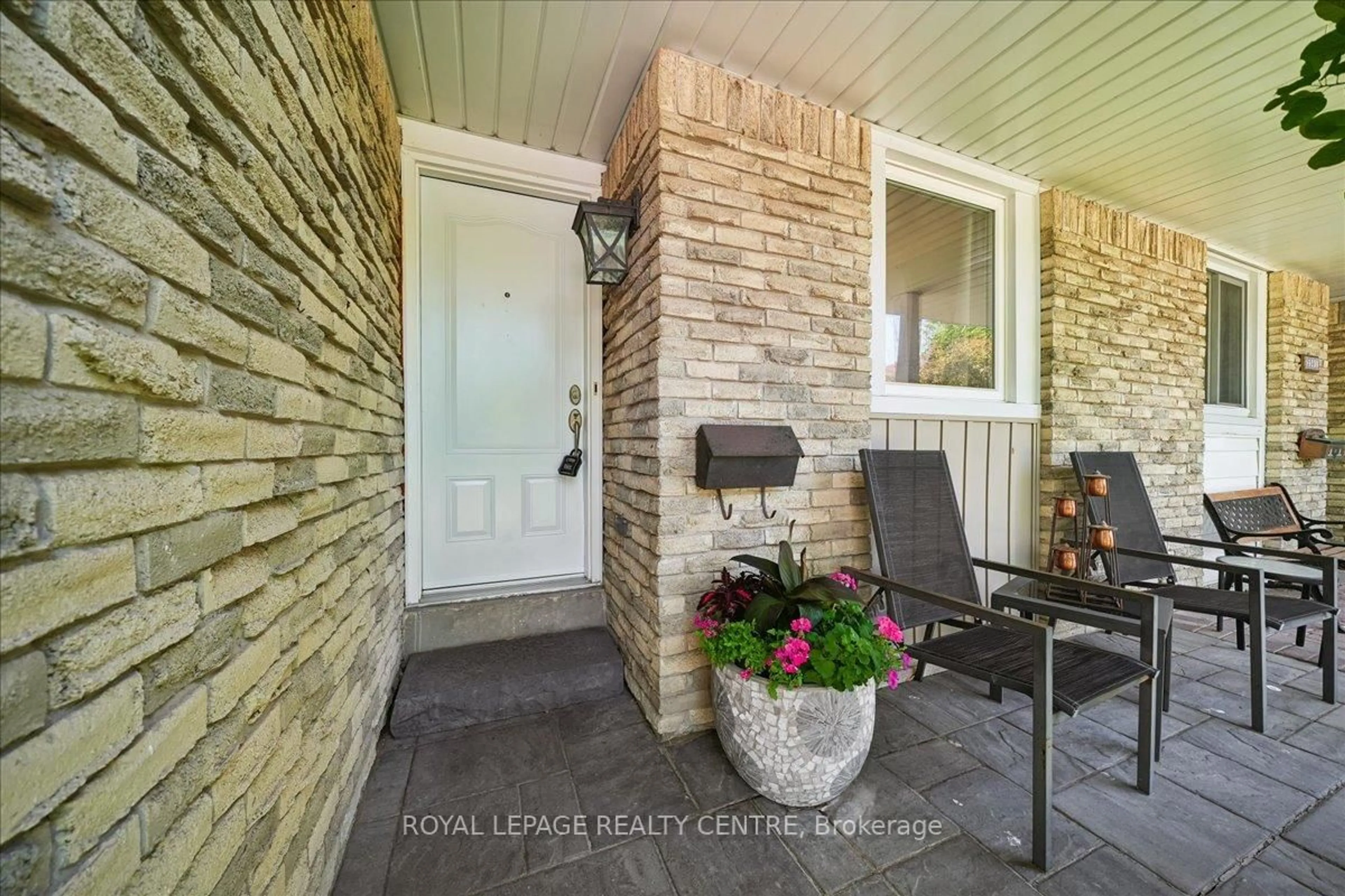 Indoor entryway for 3503 Autumnleaf Cres, Mississauga Ontario L5L 1K6