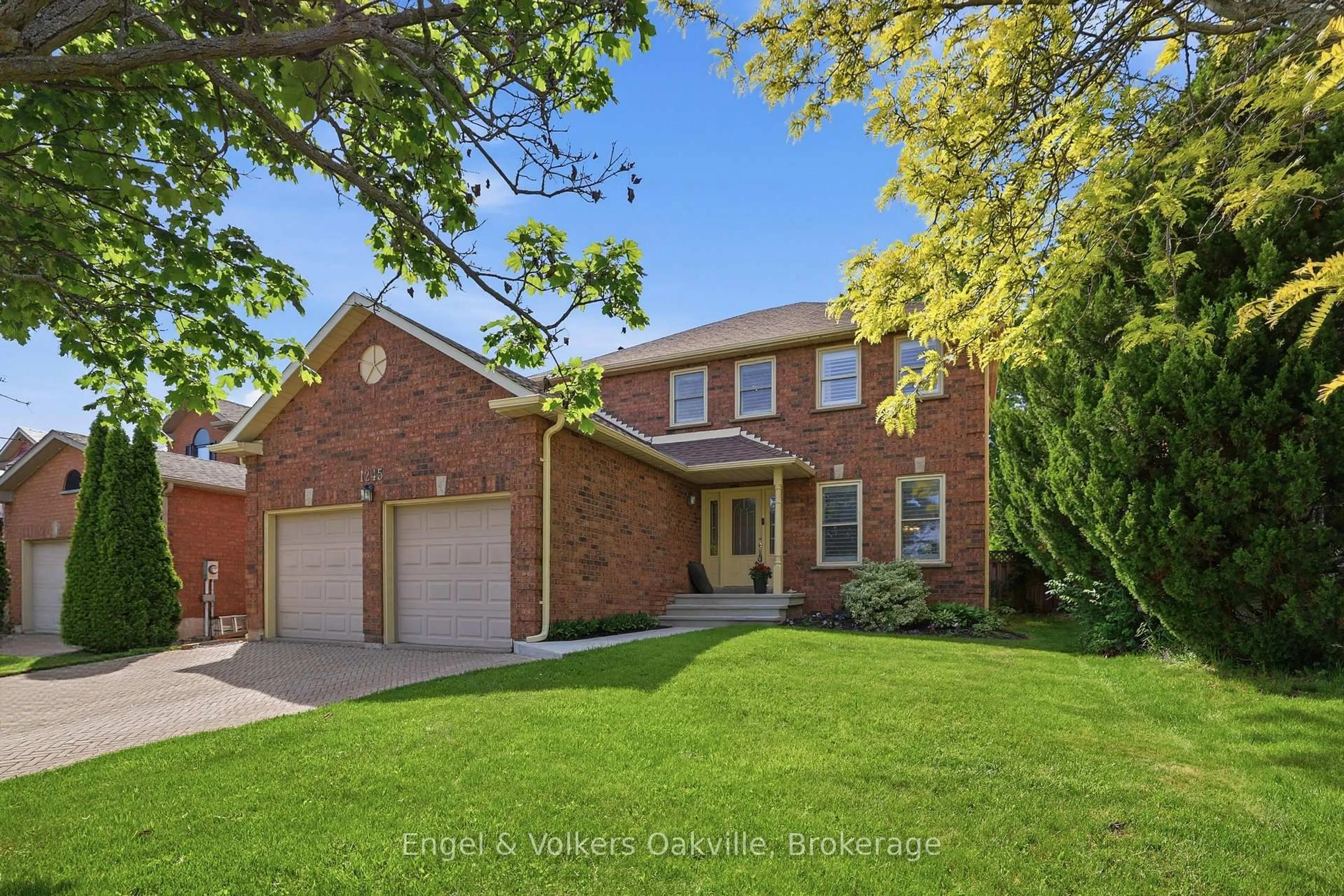 Home with brick exterior material, street for 1245 Creekside Dr, Oakville Ontario L6H 4Y8
