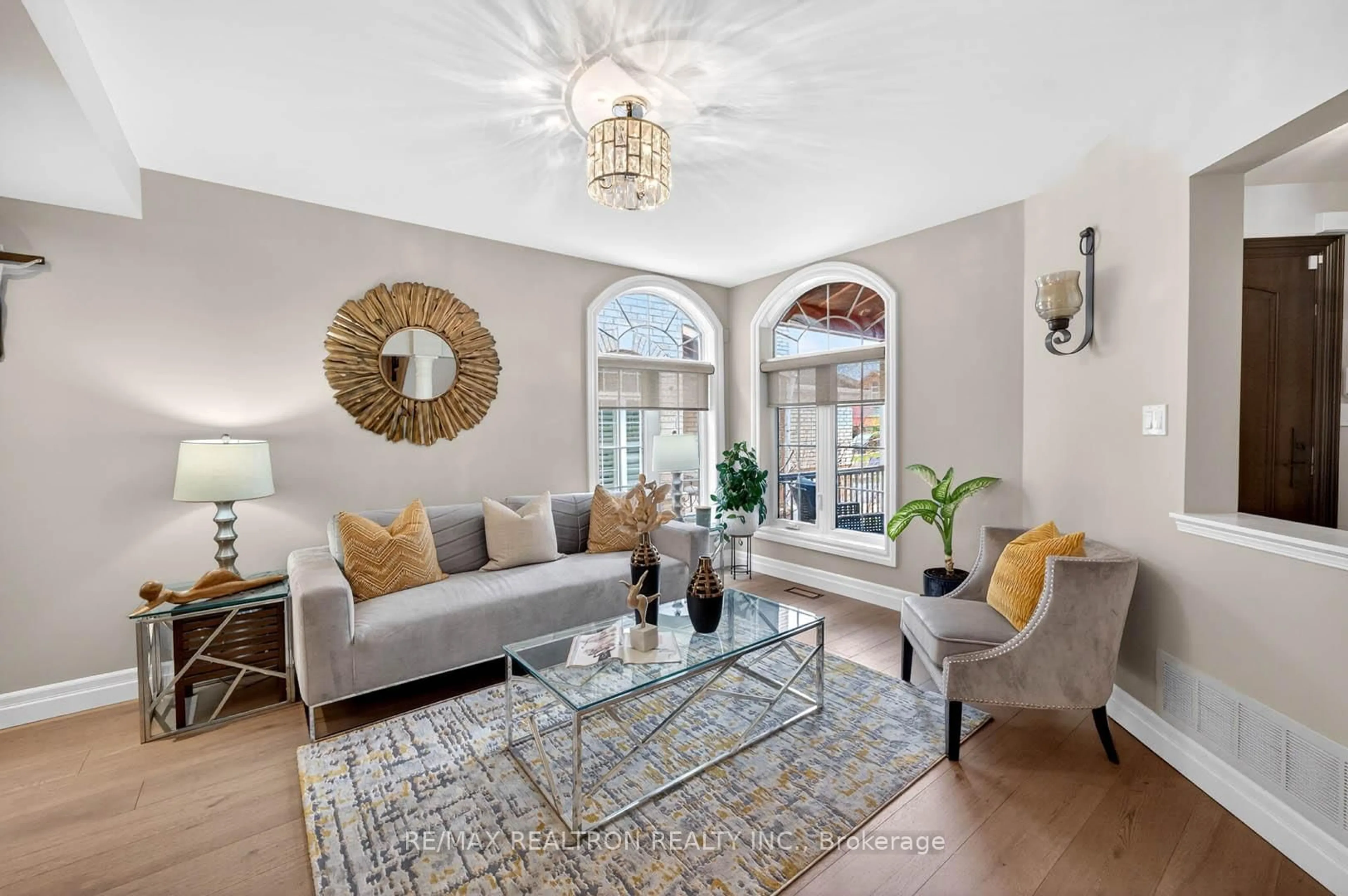 Living room with furniture, unknown for 7321 Rosehurst Dr, Mississauga Ontario L5N 8P1