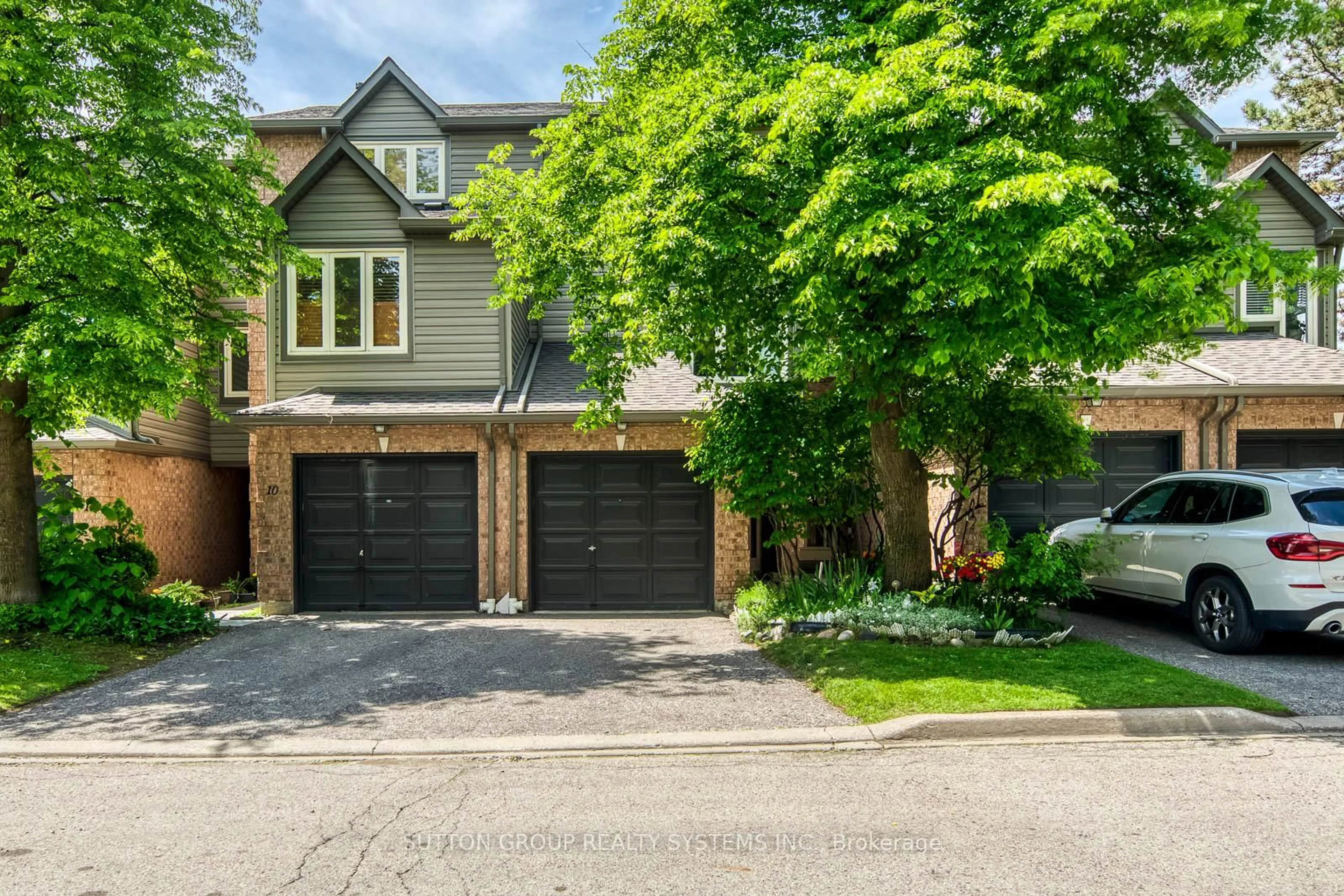 Home with brick exterior material, street for 460 Bristol Rd #9, Mississauga Ontario L5R 3P6