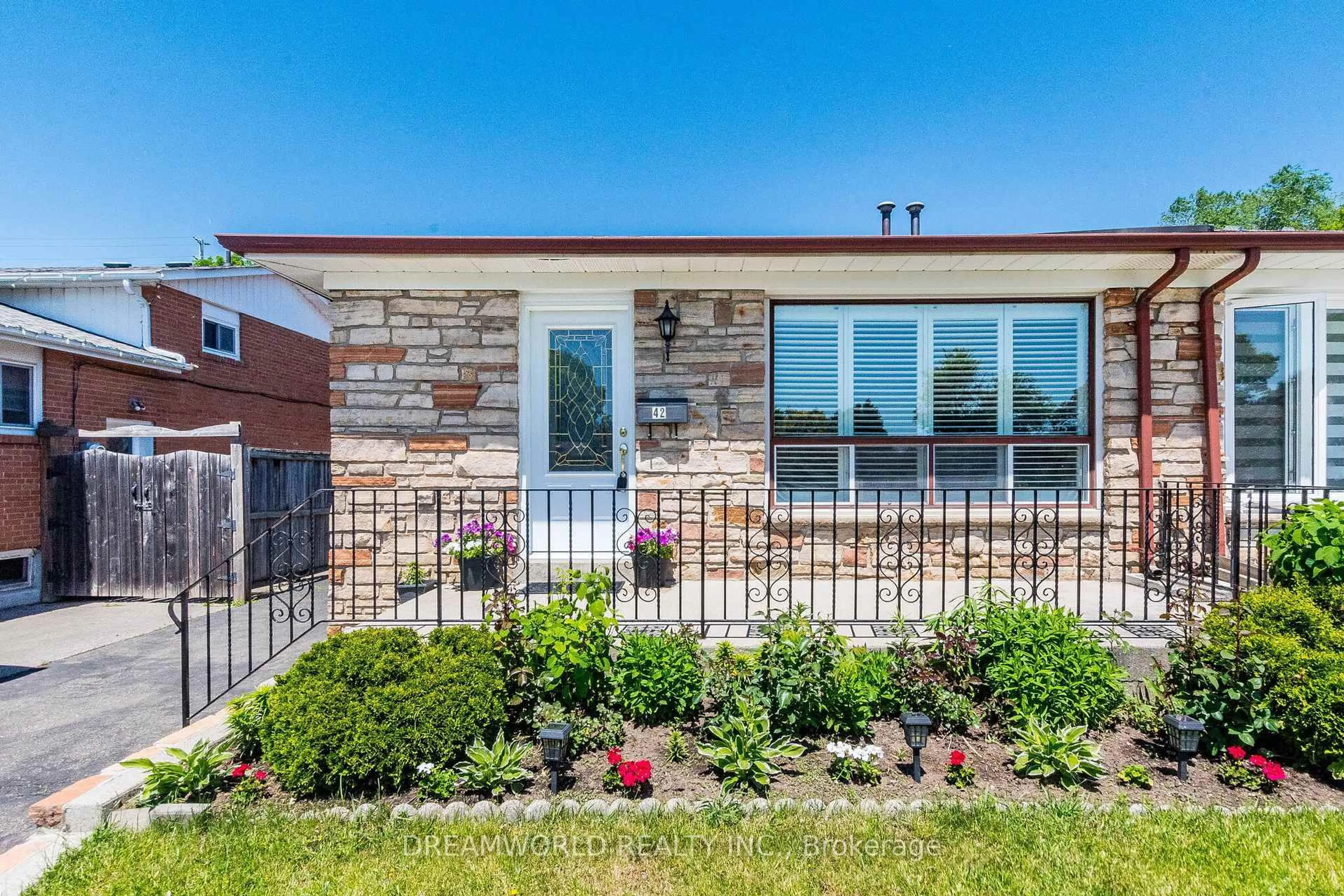 Home with brick exterior material, street for 42 Northwood Dr, Brampton Ontario L6X 2L2