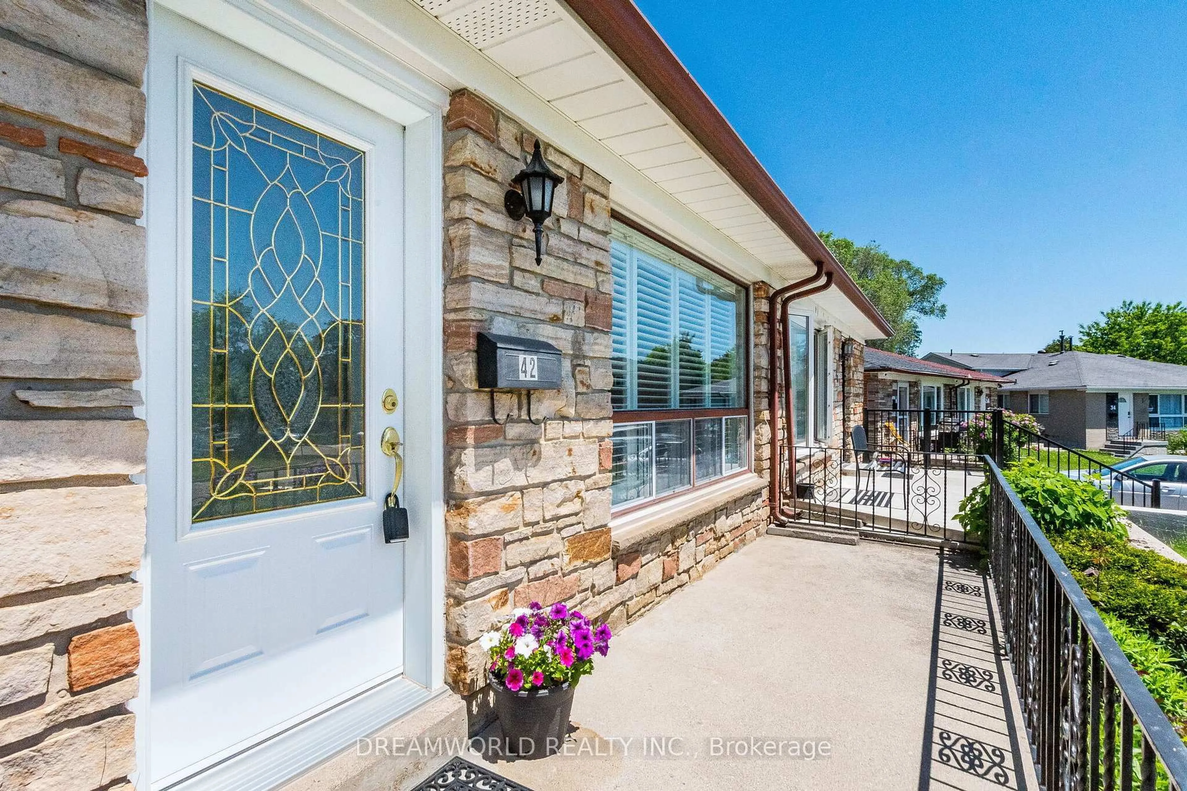Home with brick exterior material, unknown for 42 Northwood Dr, Brampton Ontario L6X 2L2