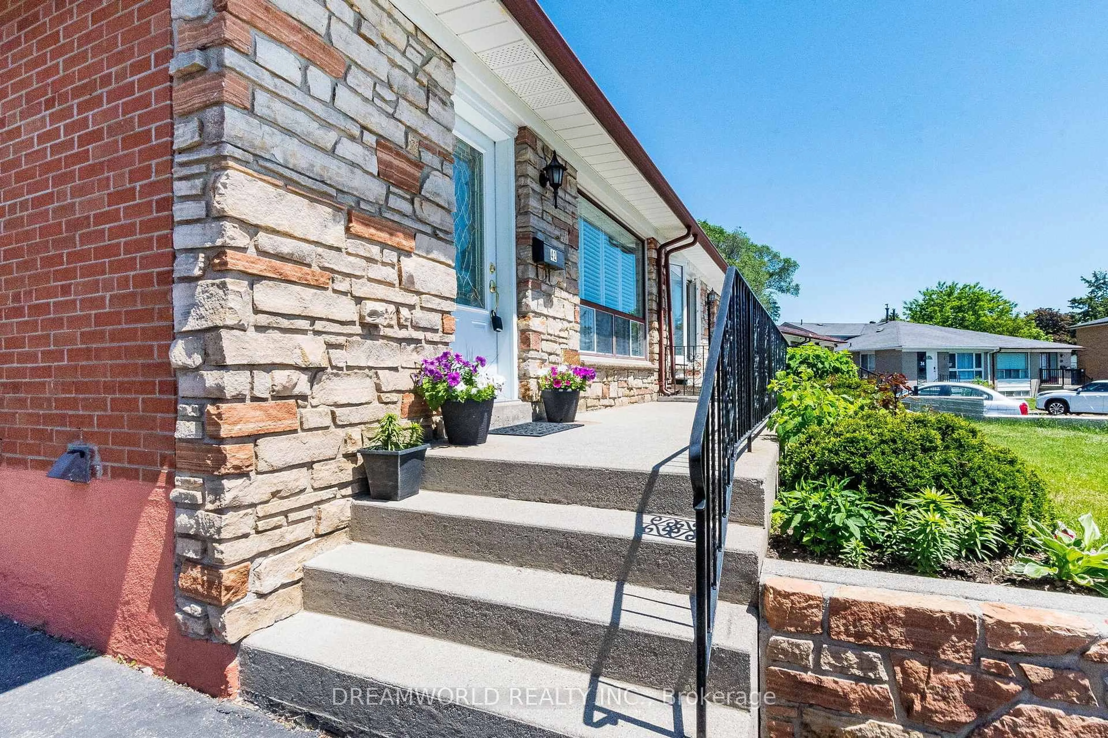 Home with brick exterior material, street for 42 Northwood Dr, Brampton Ontario L6X 2L2