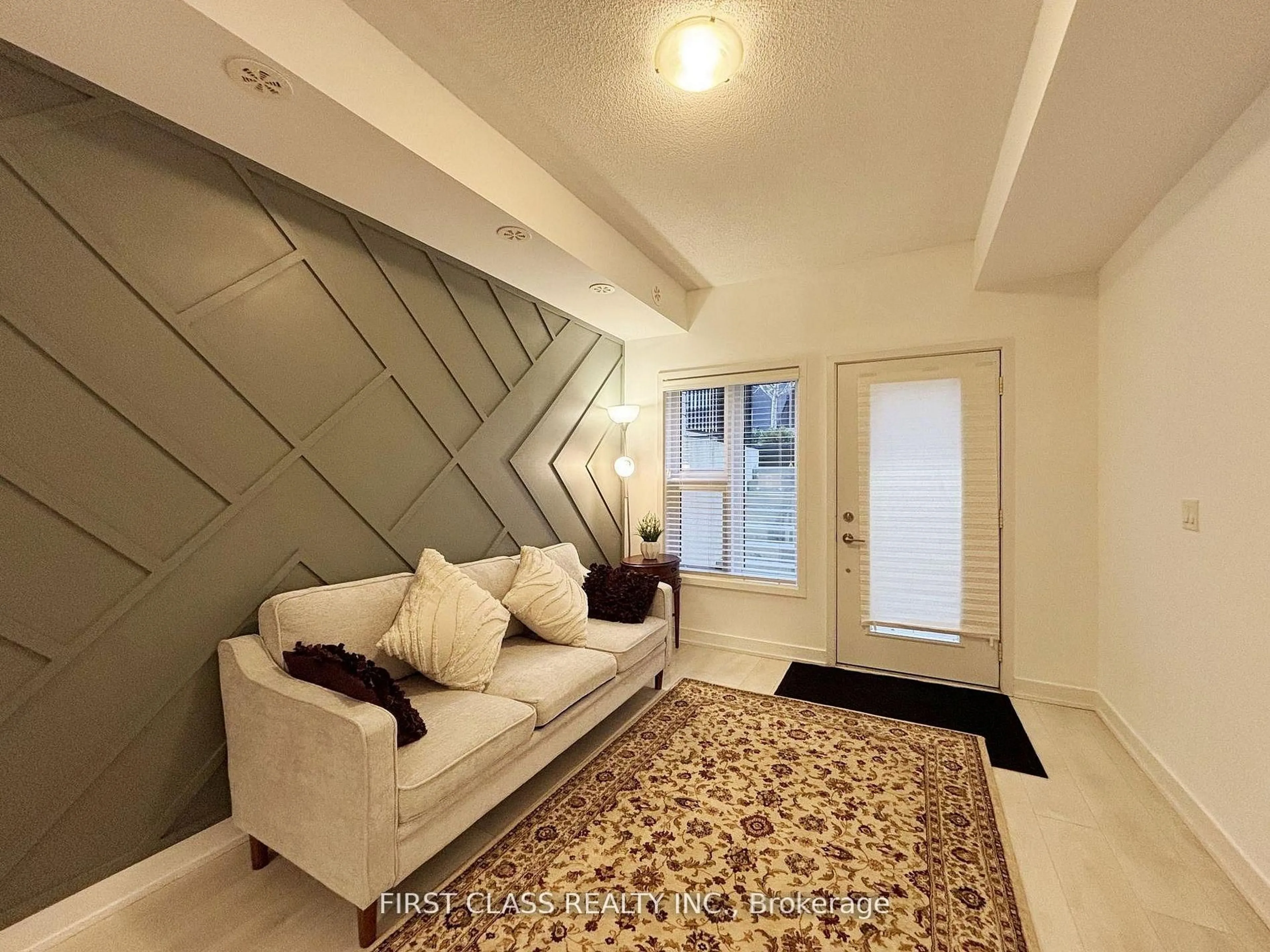 Indoor entryway for 1127 Cooke Blvd #514, Burlington Ontario L7T 4A8