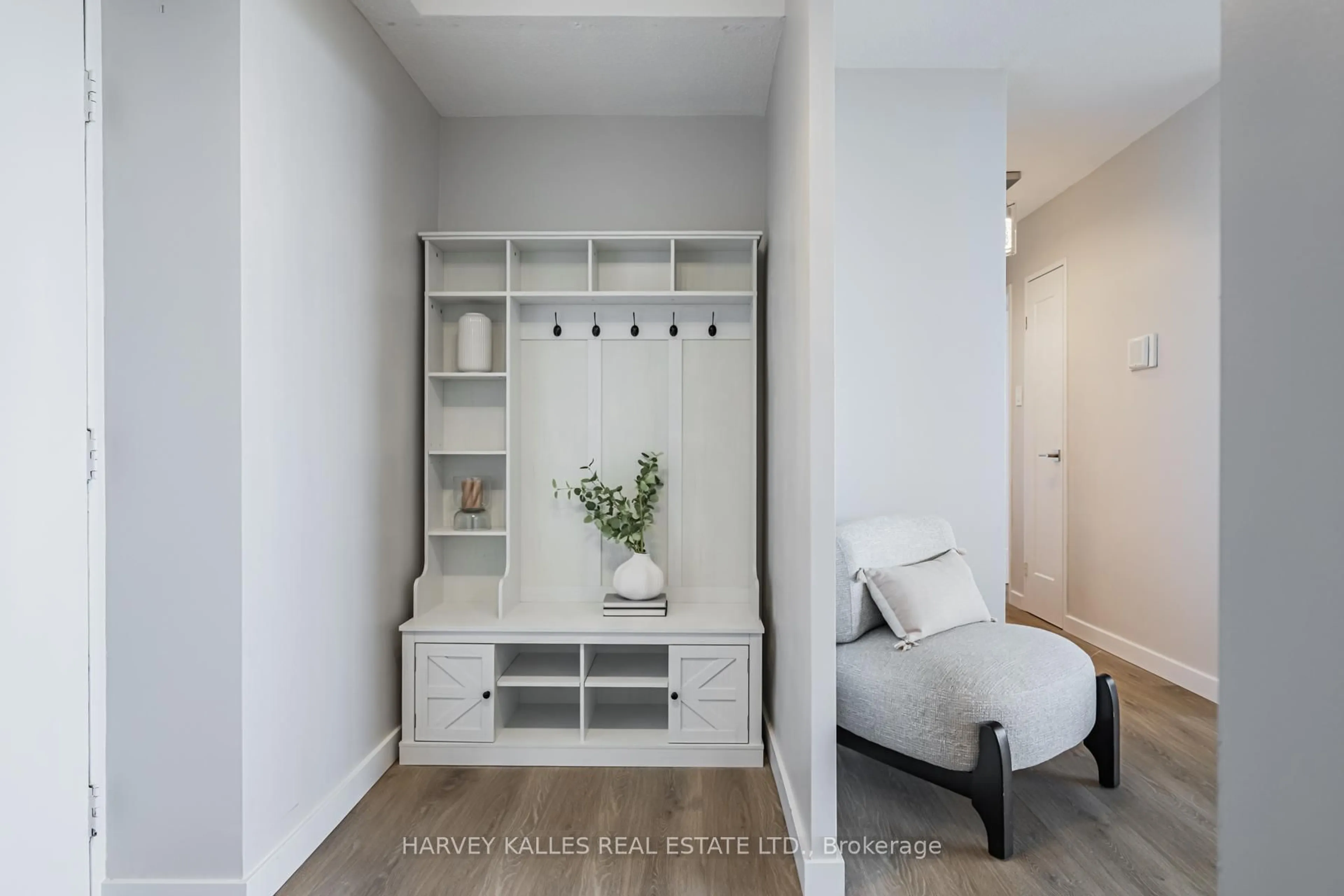 Indoor entryway for 155 Marlee Ave #2204, Toronto Ontario M6B 4B5