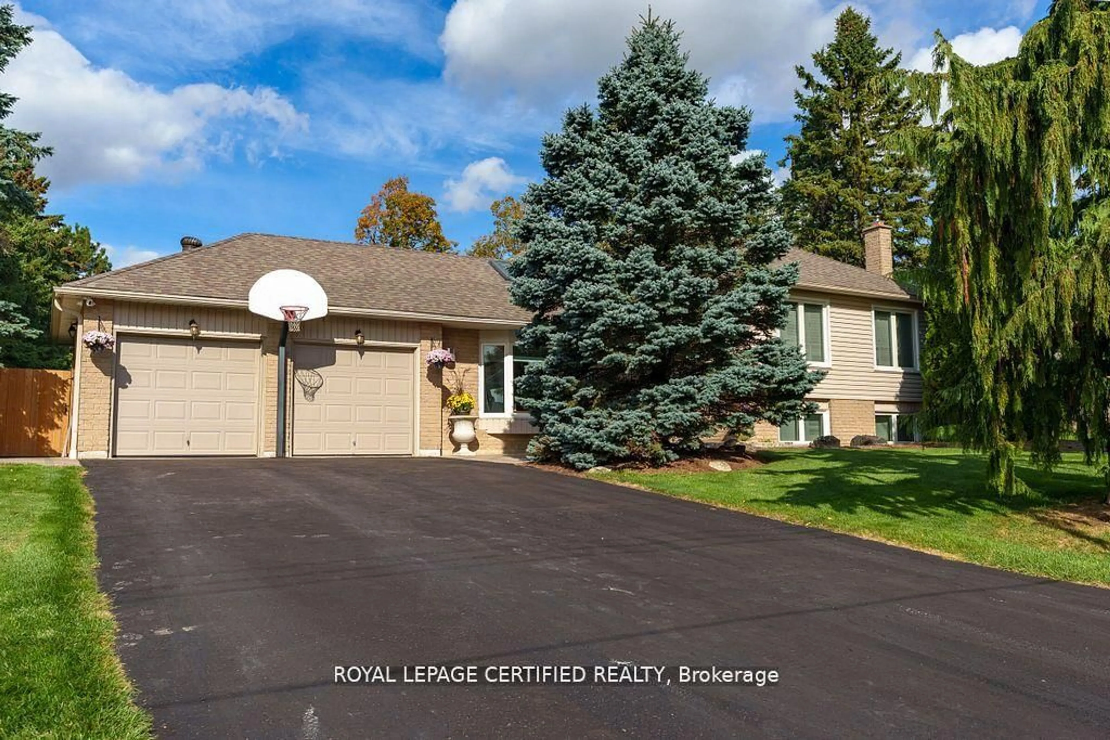 Home with vinyl exterior material, street for 12 Kevinwood Dr, Caledon Ontario L7K 0Z1
