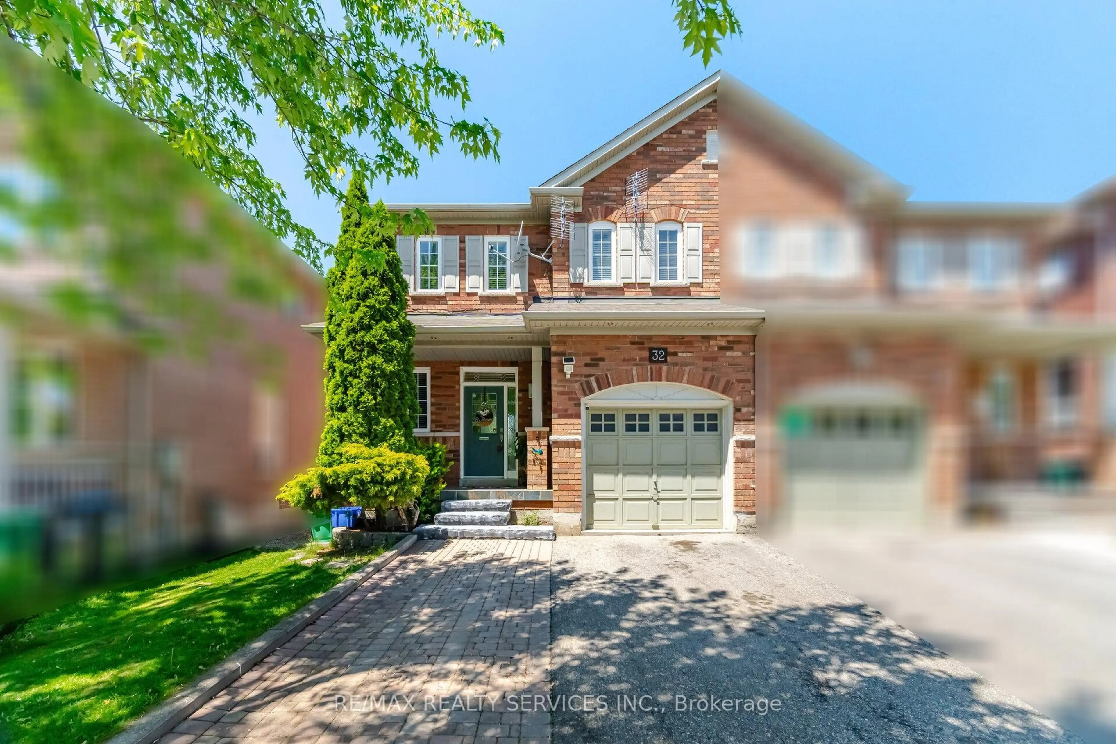 Home with brick exterior material, street for 32 Ashdale Rd, Brampton Ontario L6Y 5M7