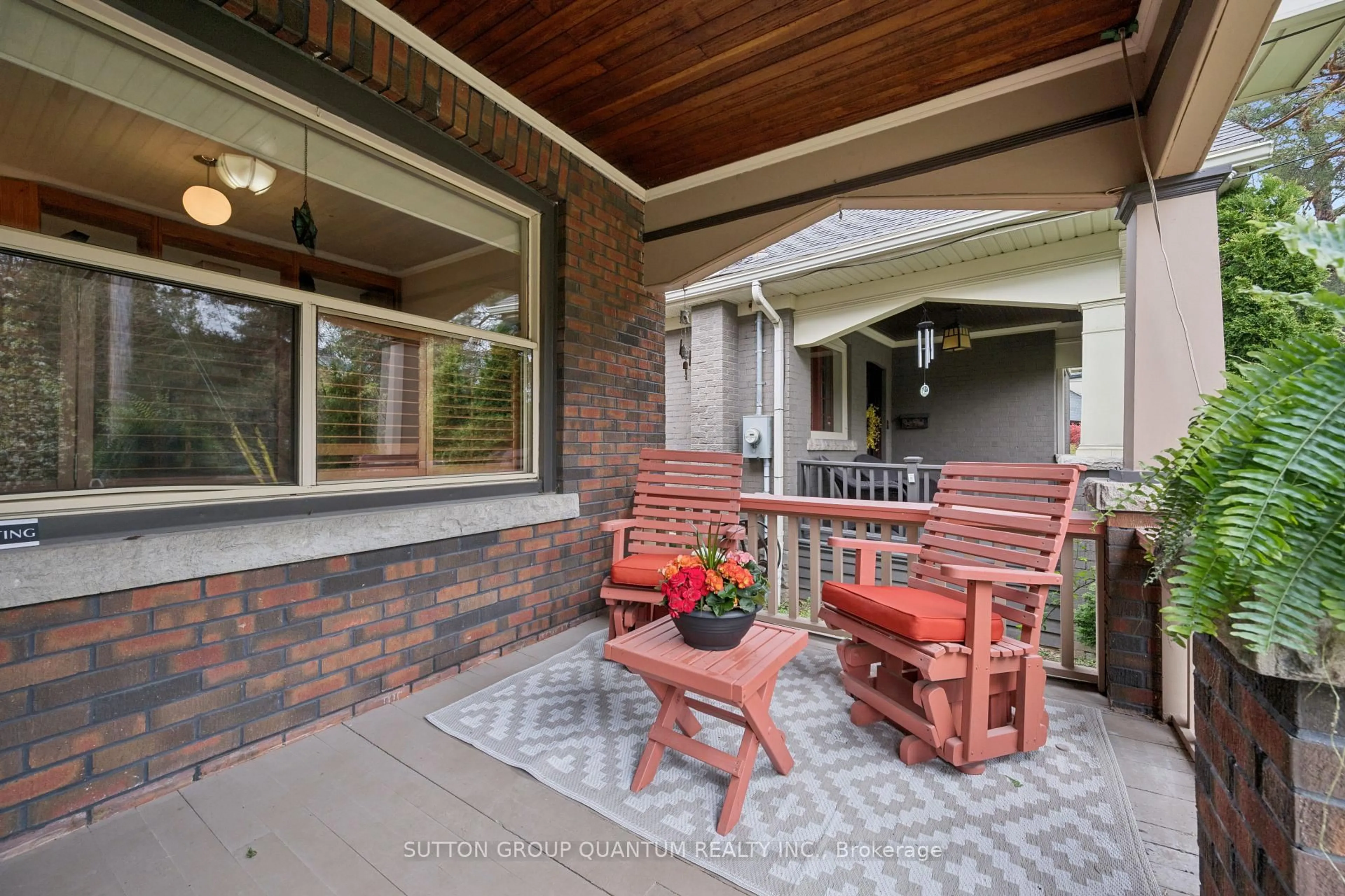 Patio, street for 2085 Emerald Cres, Burlington Ontario L7R 1N2