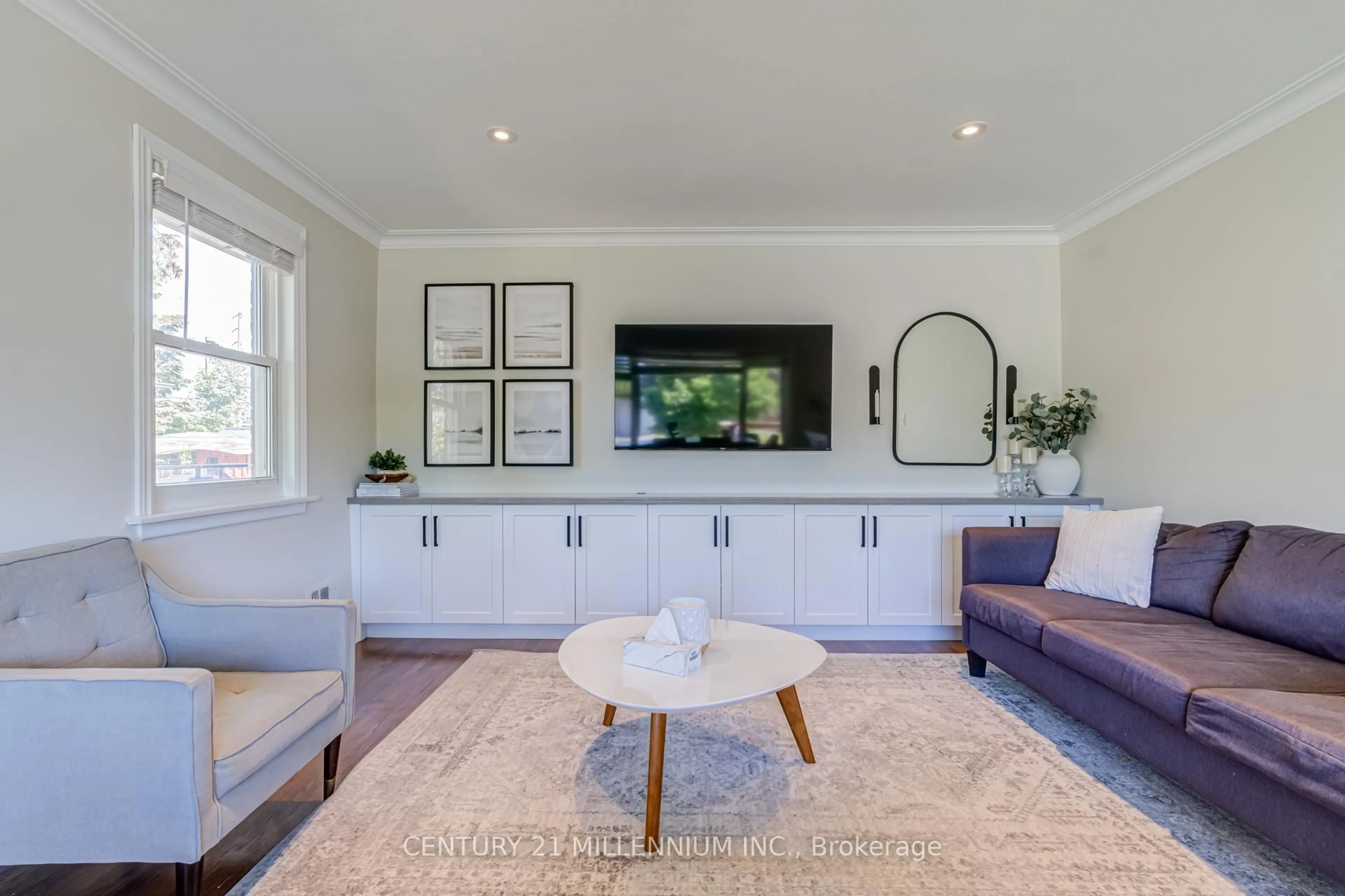 Living room with furniture, unknown for 9 Prince Charles Dr, Halton Hills Ontario L7G 3T8