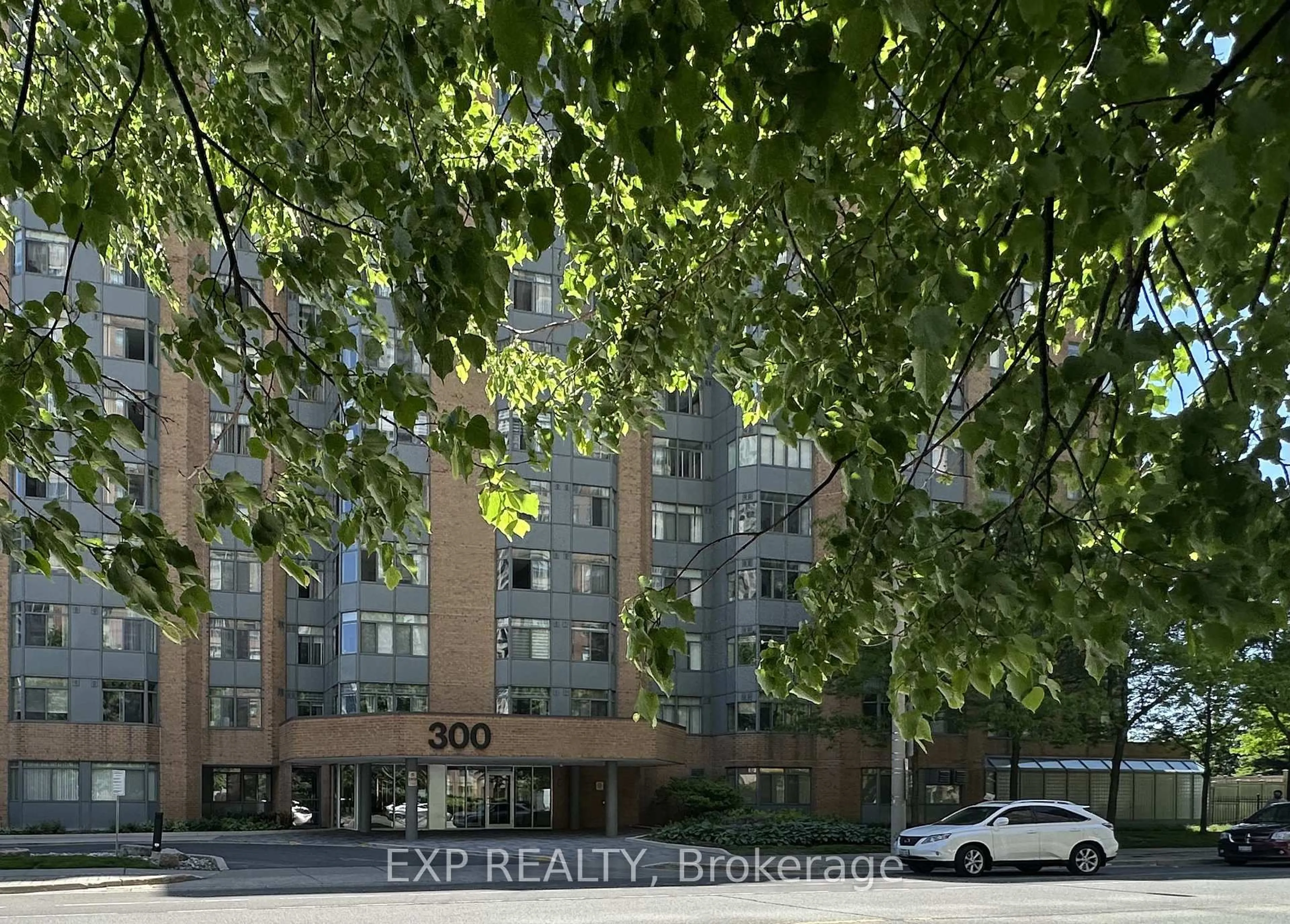 Unknown for 300 Webb Dr #303, Mississauga Ontario L5B 3W3
