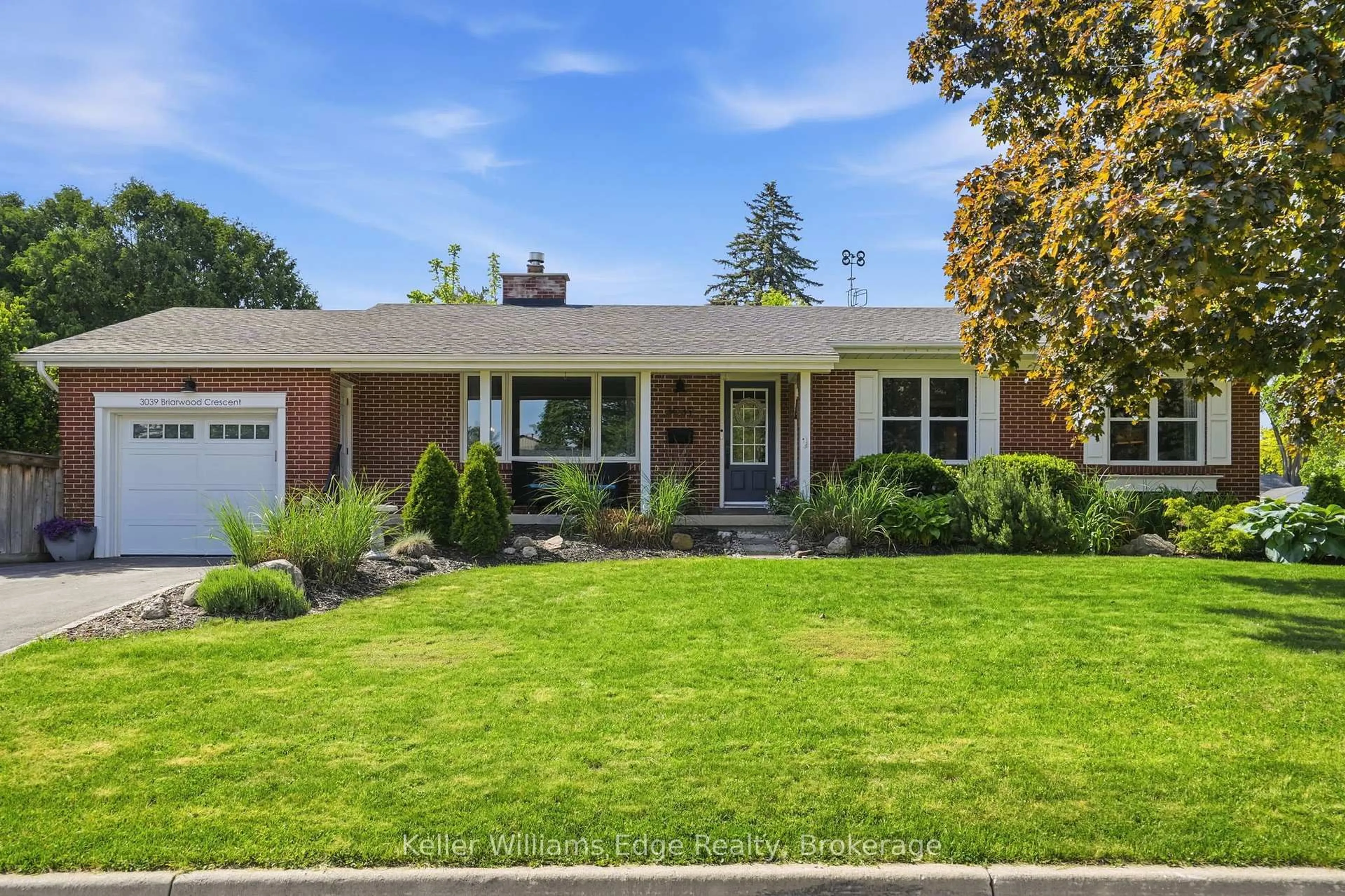 Home with brick exterior material, street for 3039 Briarwood Cres, Burlington Ontario L7N 2J9
