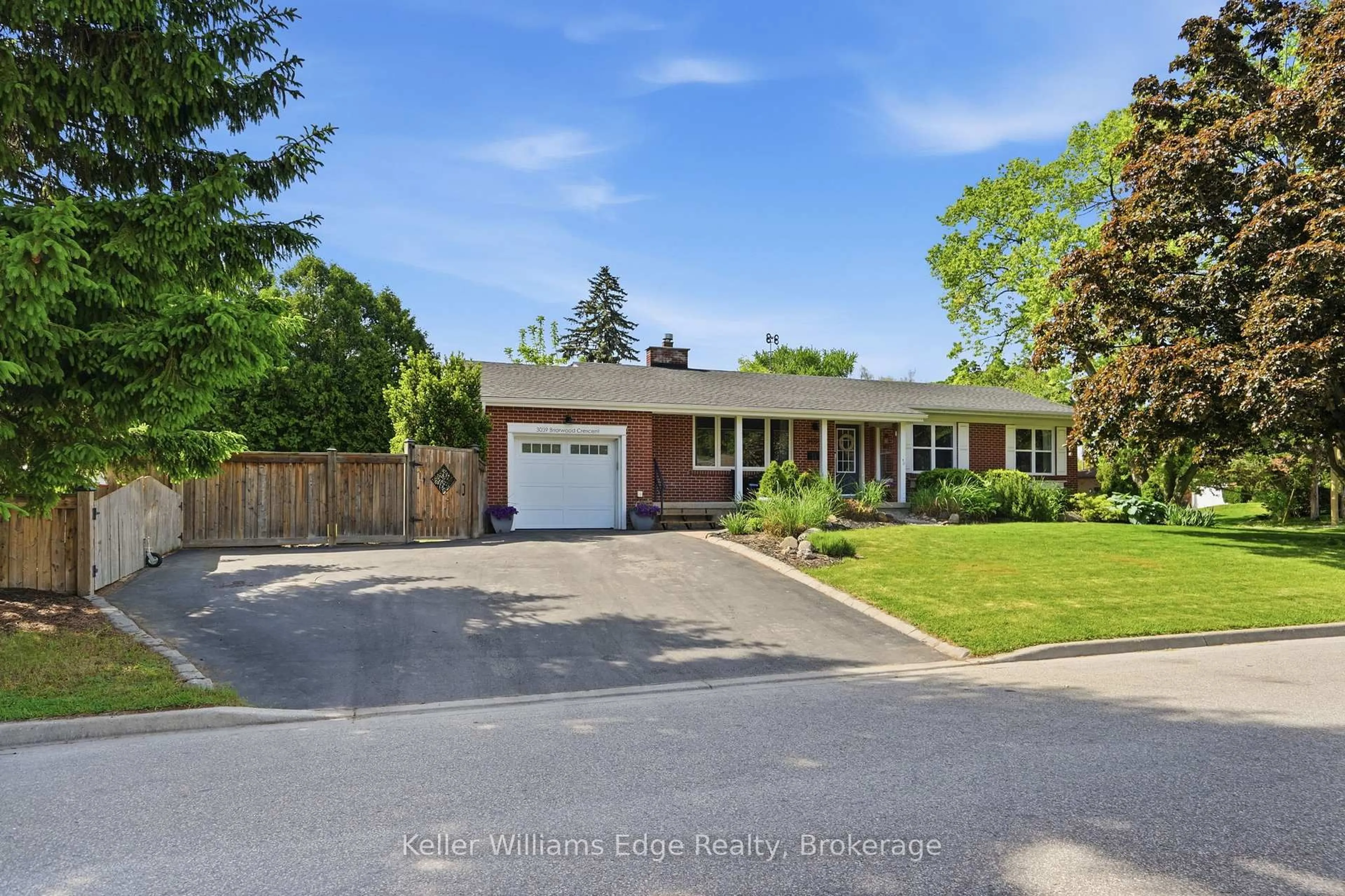 Home with brick exterior material, street for 3039 Briarwood Cres, Burlington Ontario L7N 2J9
