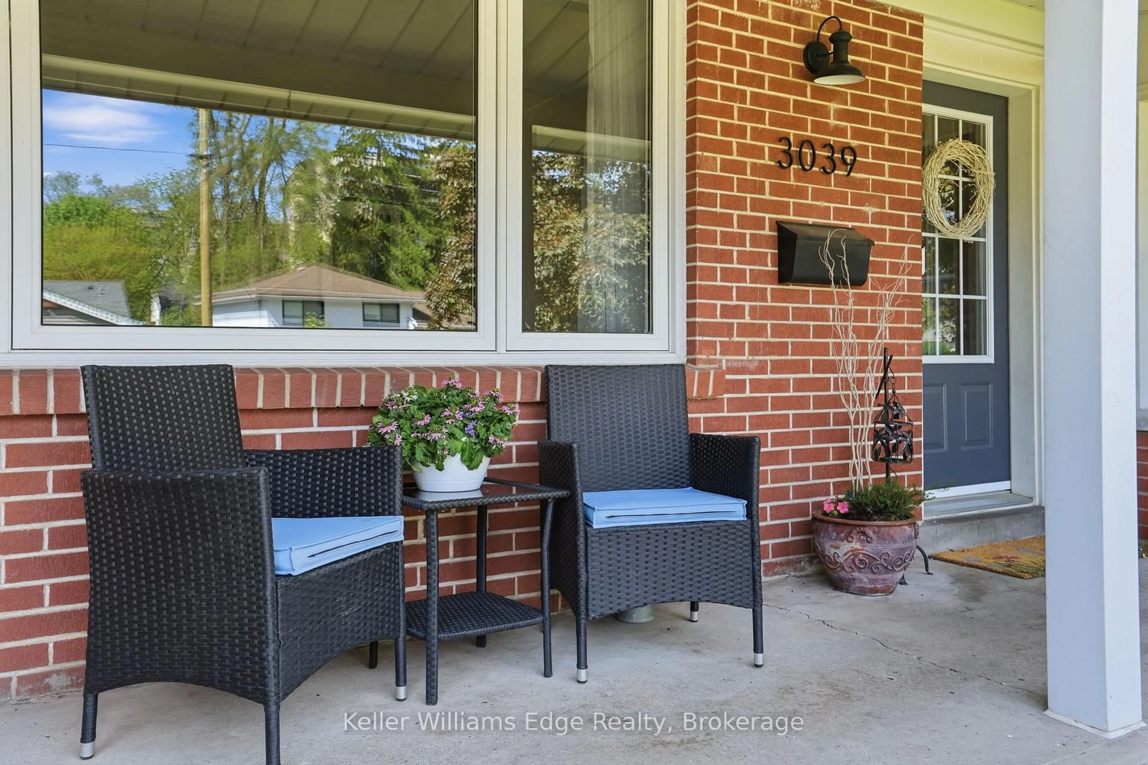 Patio, unknown for 3039 Briarwood Cres, Burlington Ontario L7N 2J9