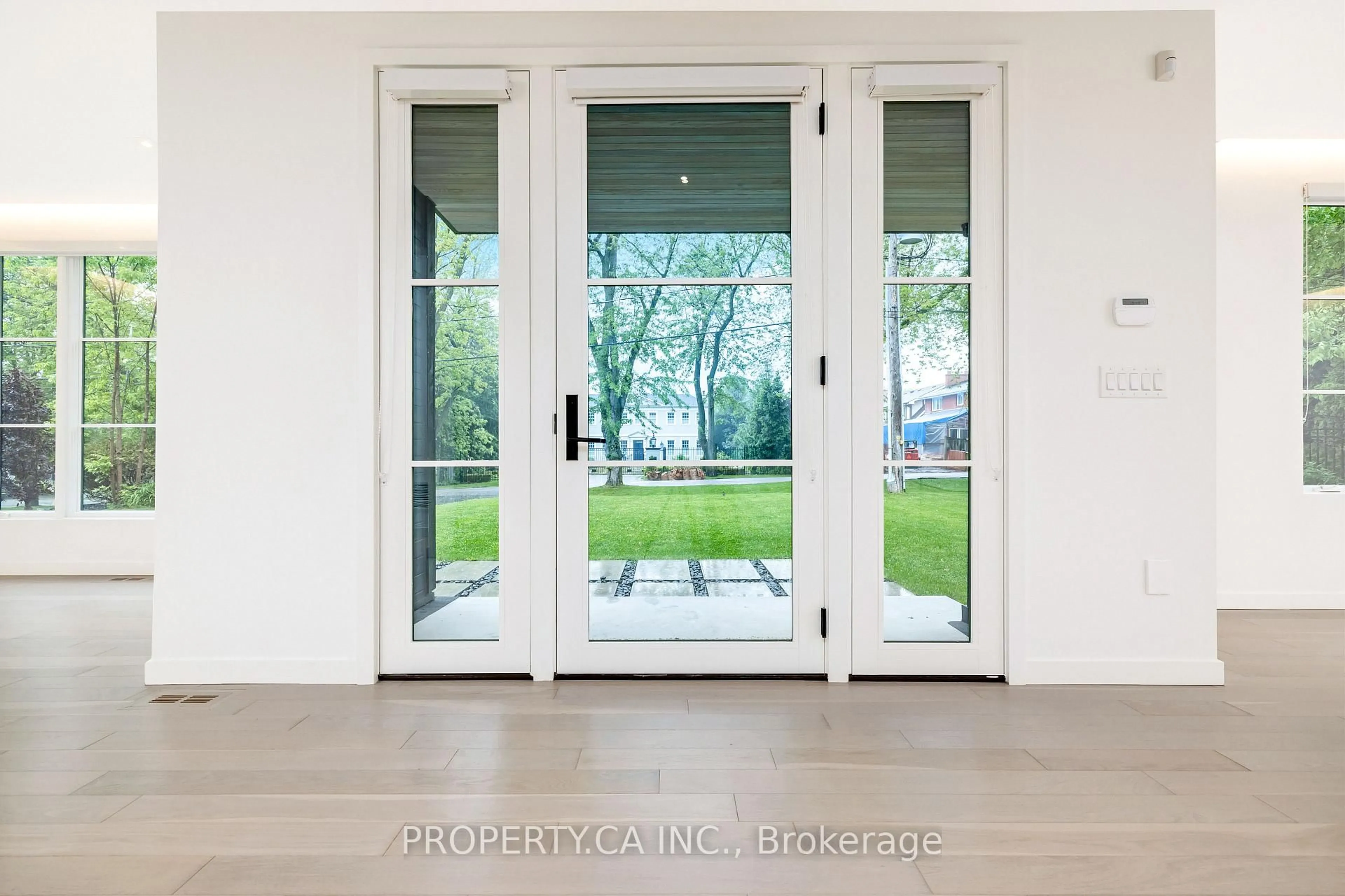 Indoor entryway for 14 Belvedere Dr, Oakville Ontario L6L 4B6