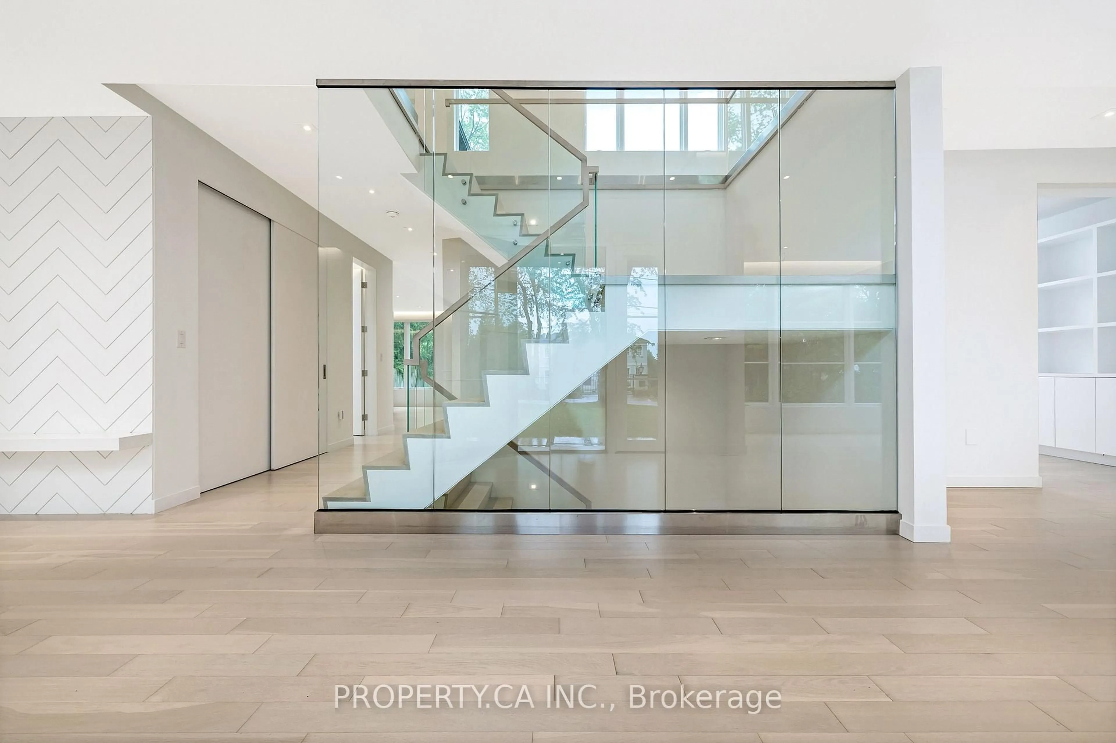 Indoor foyer for 14 Belvedere Dr, Oakville Ontario L6L 4B6