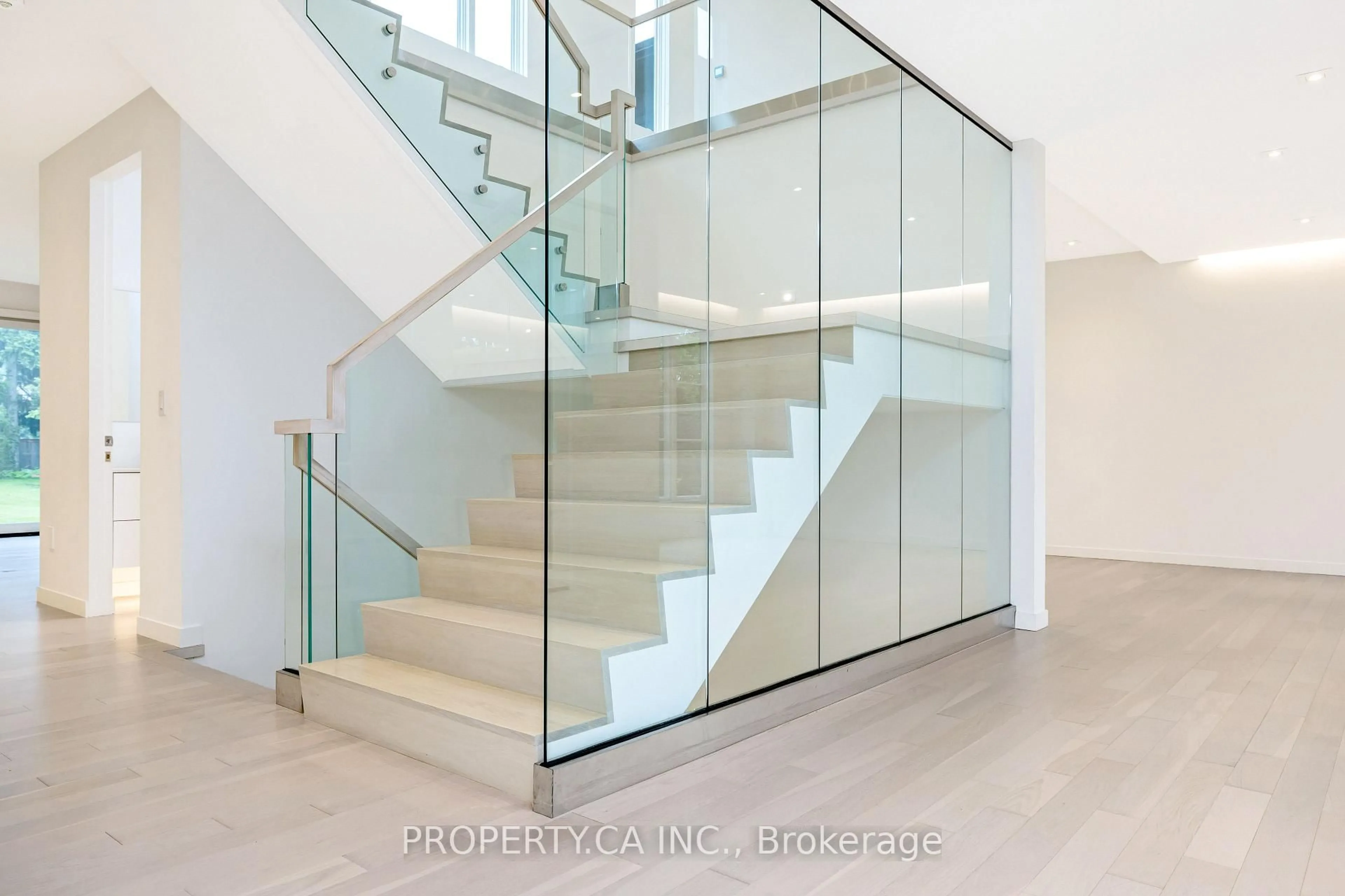 Stairs for 14 Belvedere Dr, Oakville Ontario L6L 4B6