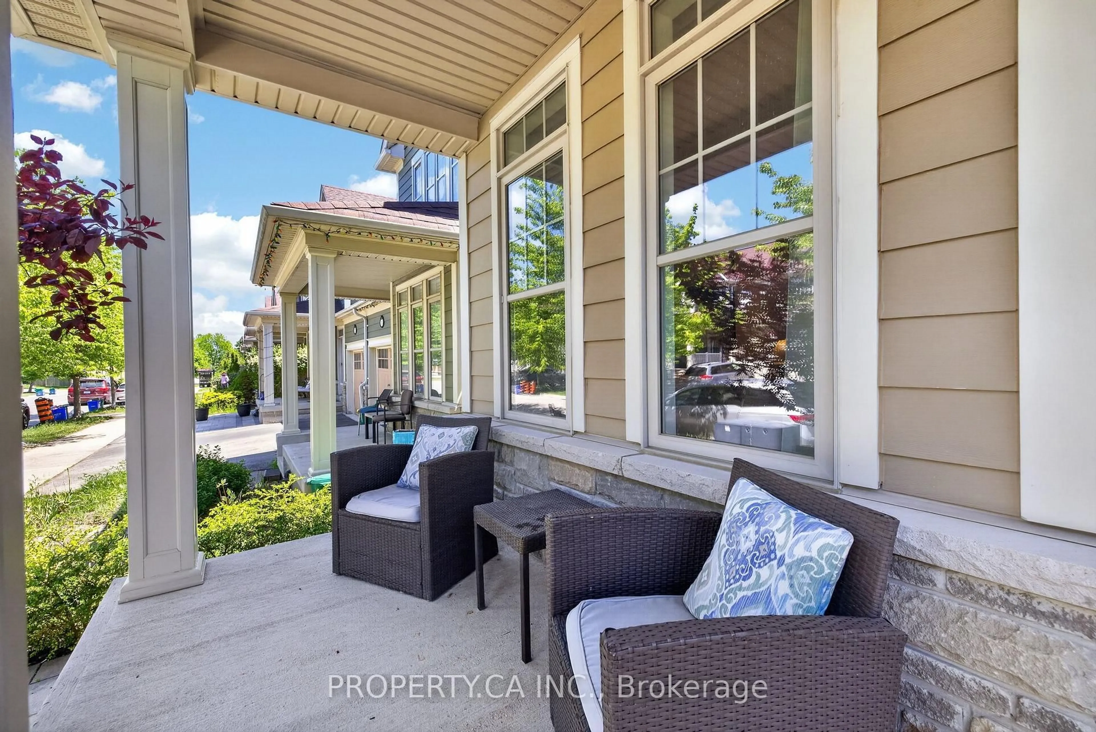 Patio, street for 101 Aird Crt, Milton Ontario L9T 8B6