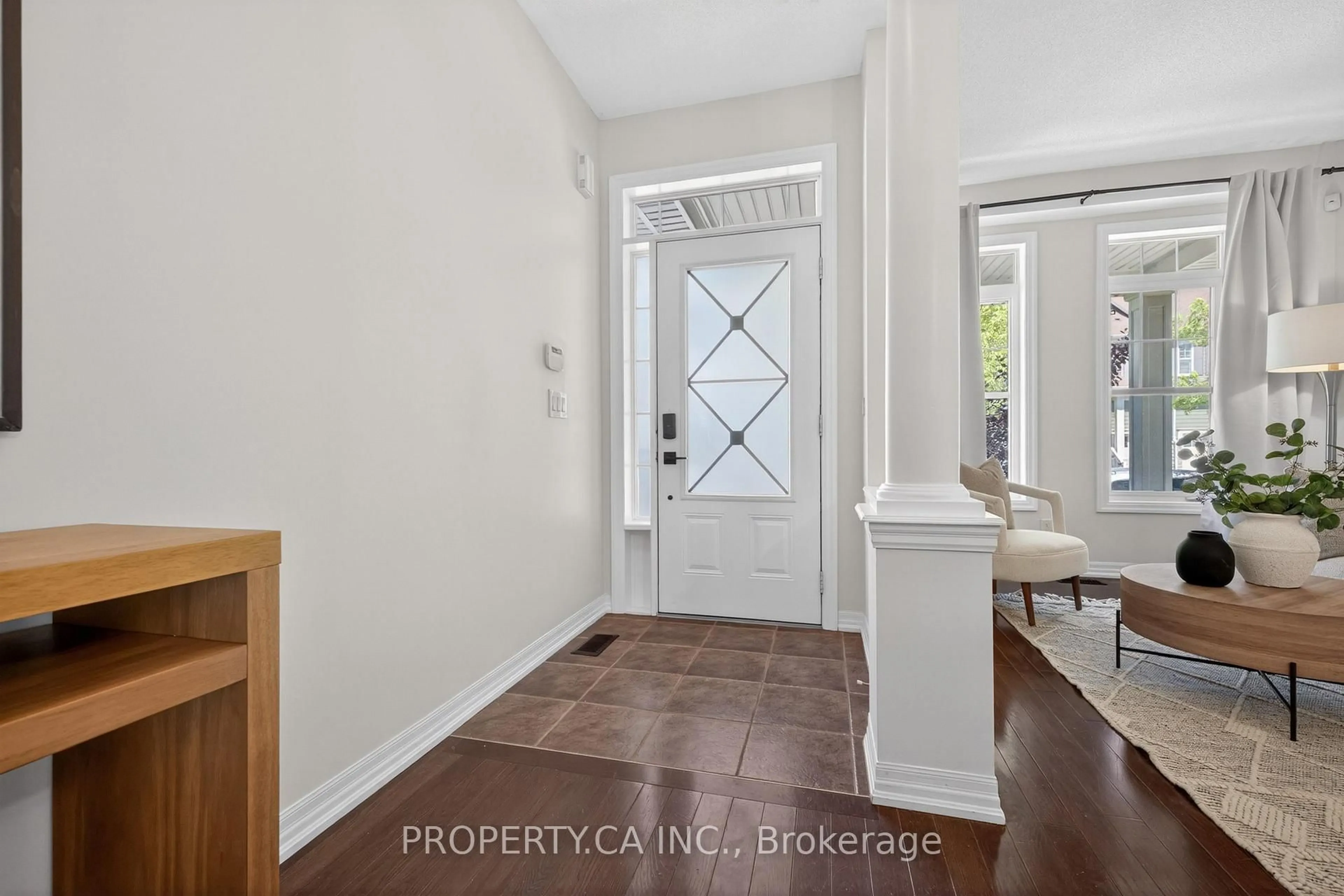 Indoor entryway for 101 Aird Crt, Milton Ontario L9T 8B6