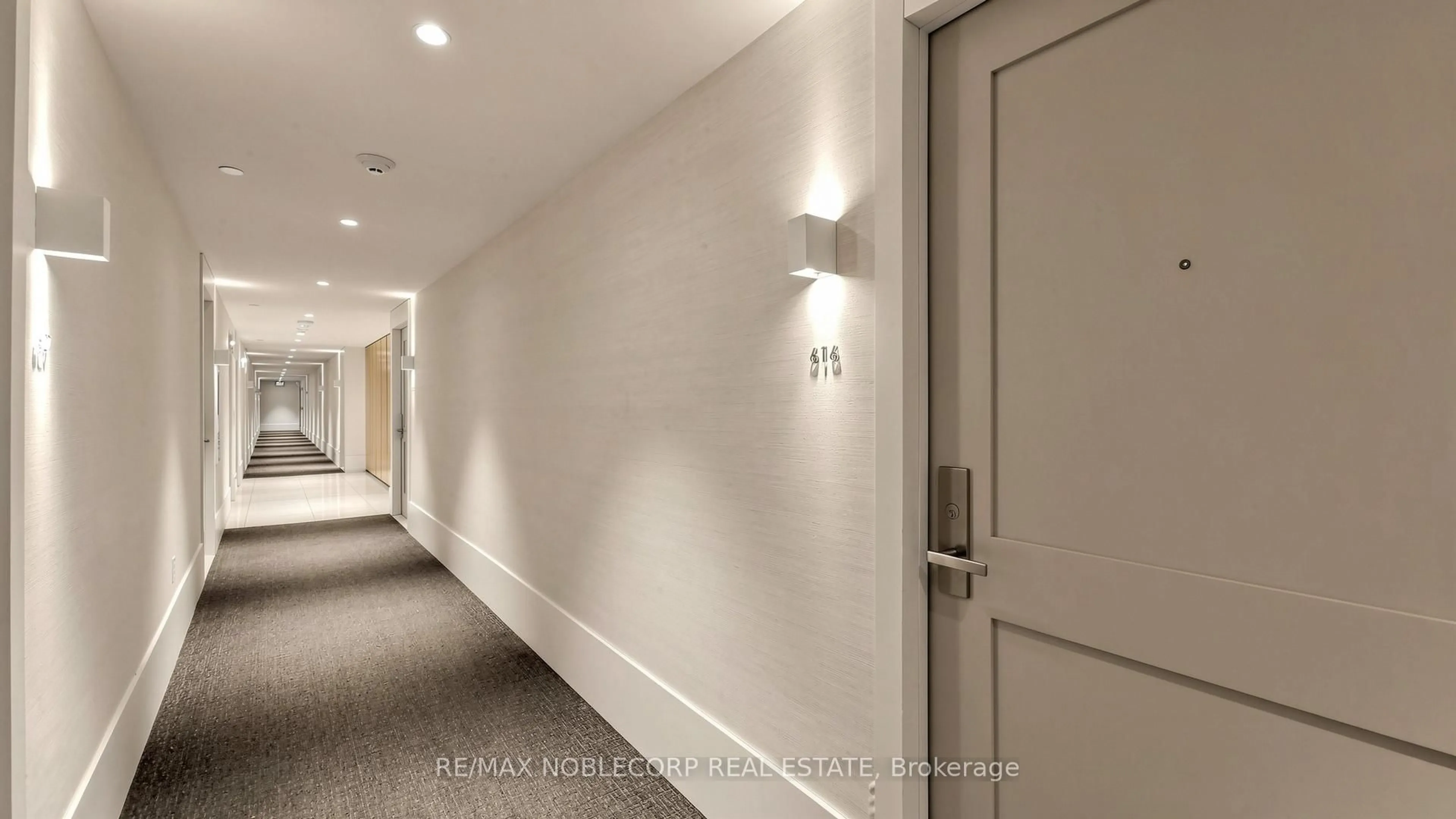 Indoor foyer for 10 Gibbs Rd #616, Toronto Ontario M9B 0E2