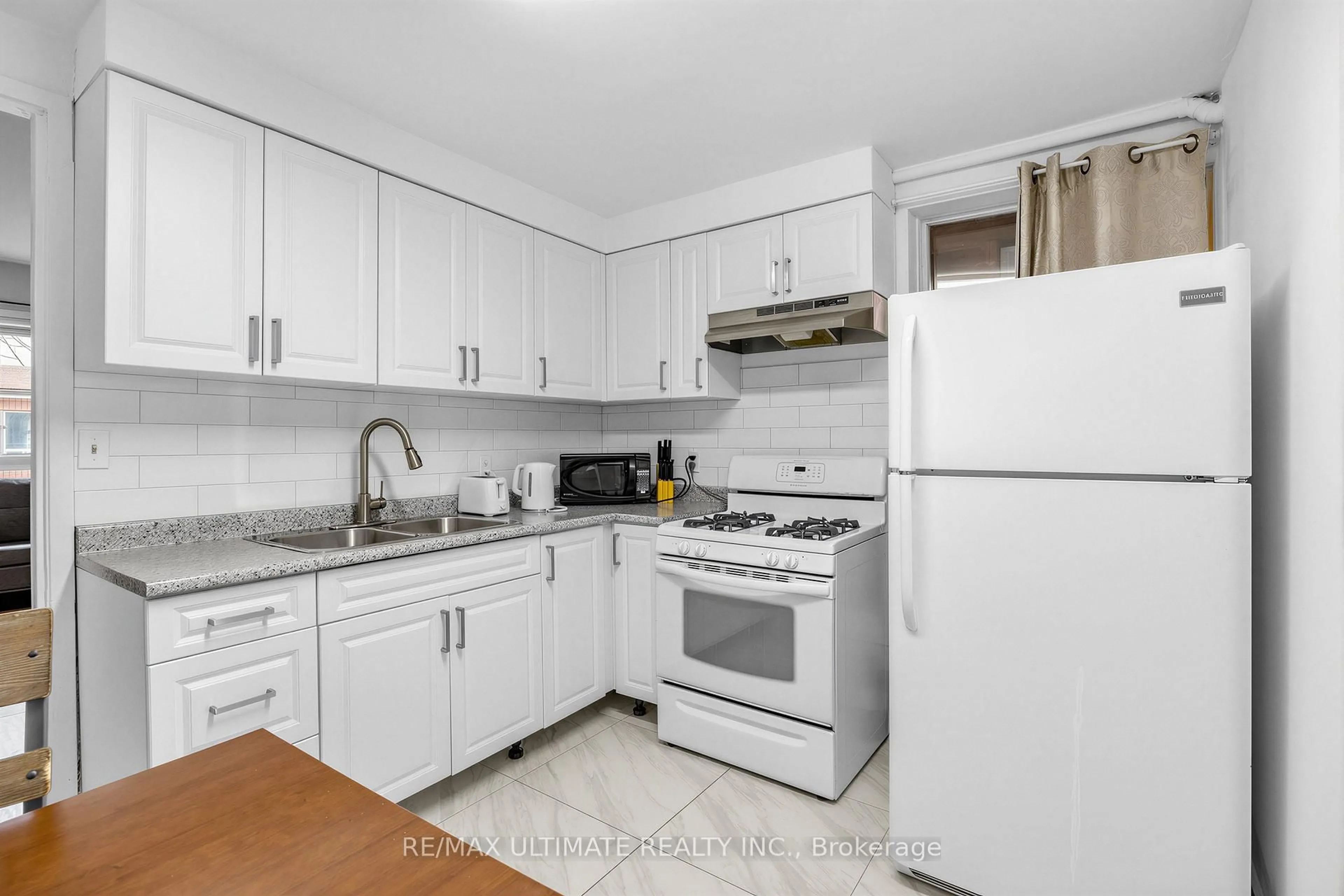 Standard kitchen, unknown for 57 Shanly St, Toronto Ontario M6H 1S4