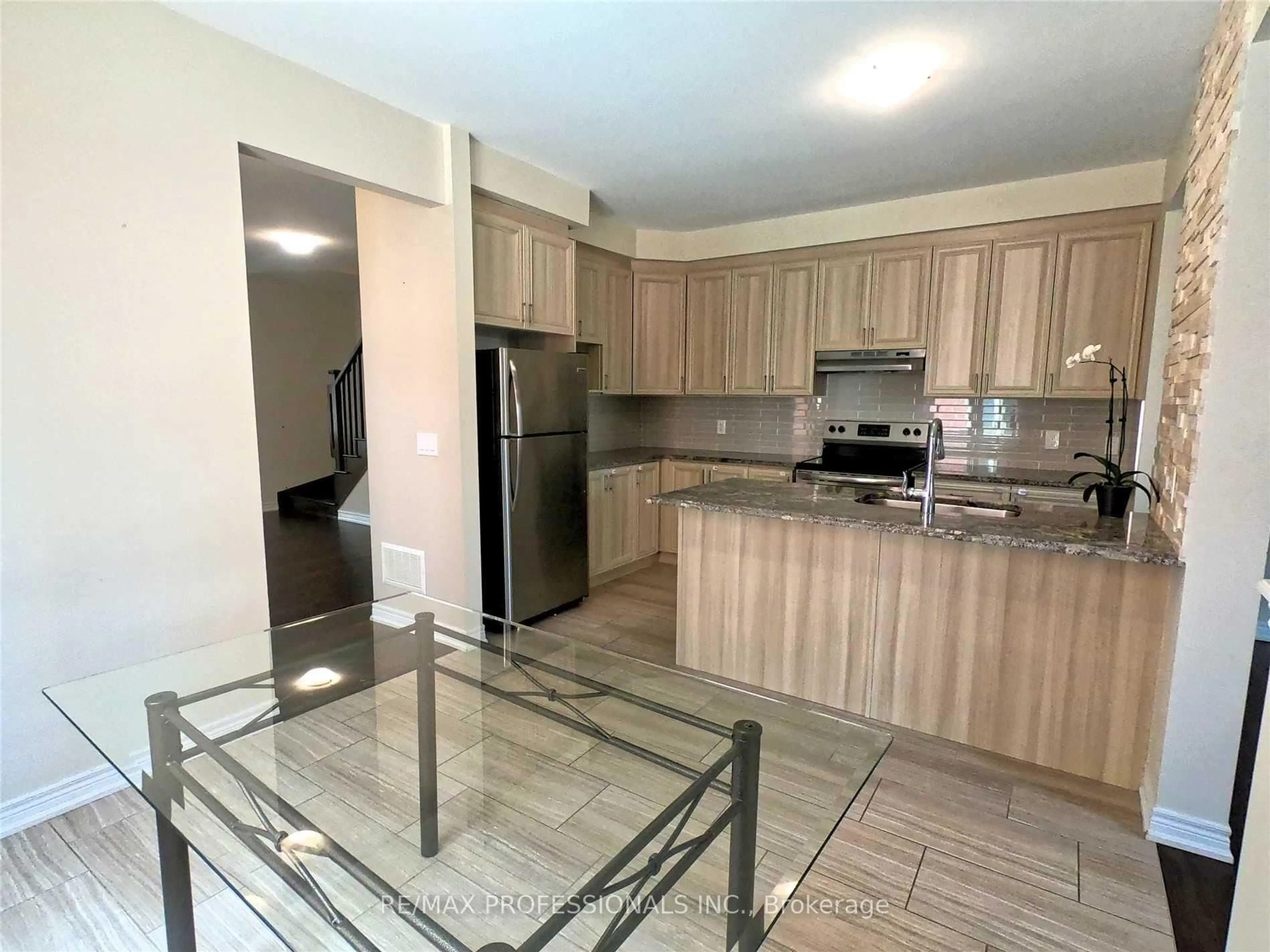 Open concept kitchen, unknown for 258 Inspire Blvd, Brampton Ontario L6R 0B6
