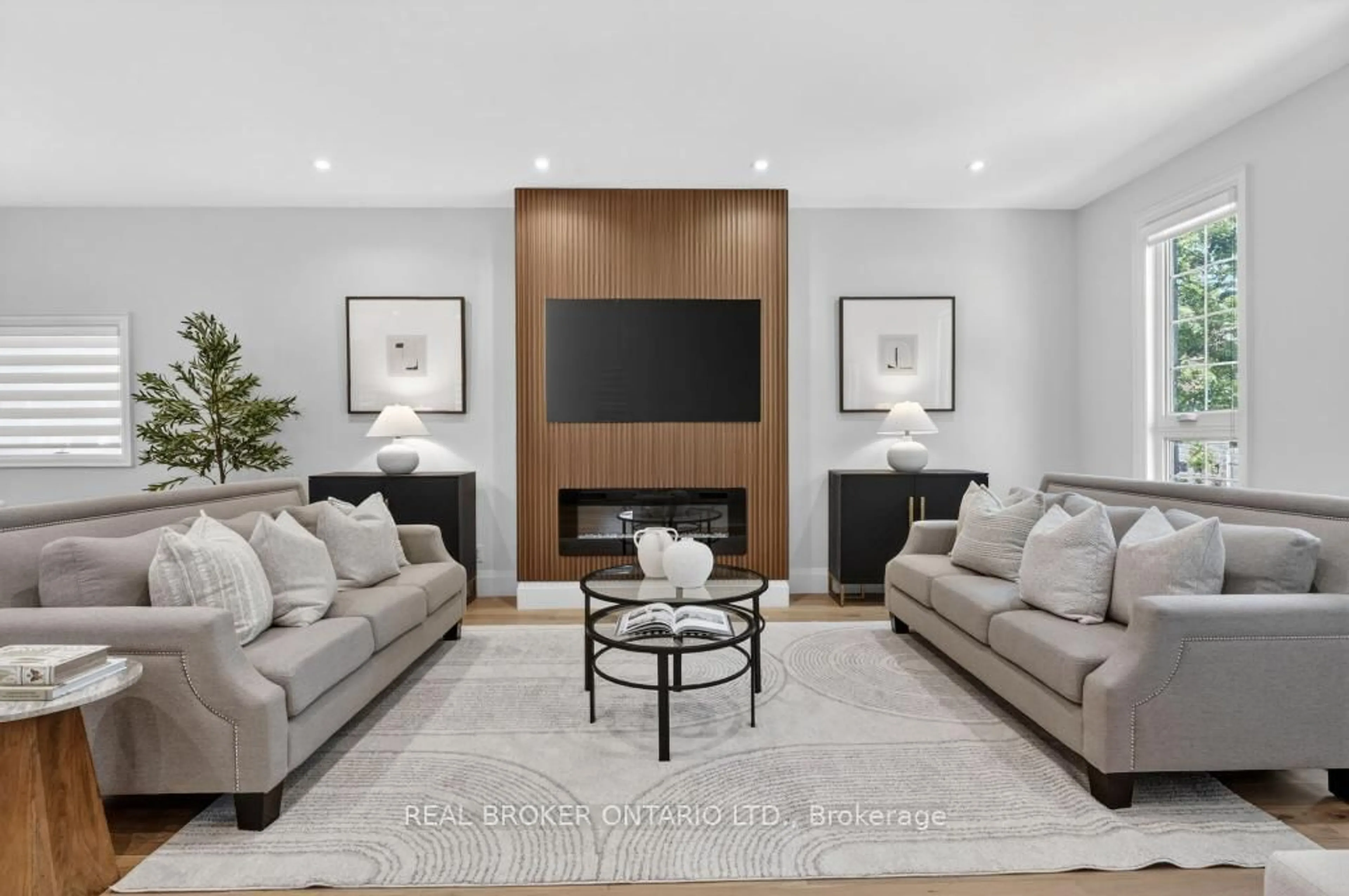Living room with furniture, unknown for 176 Aldercrest Rd, Toronto Ontario M8W 4J3