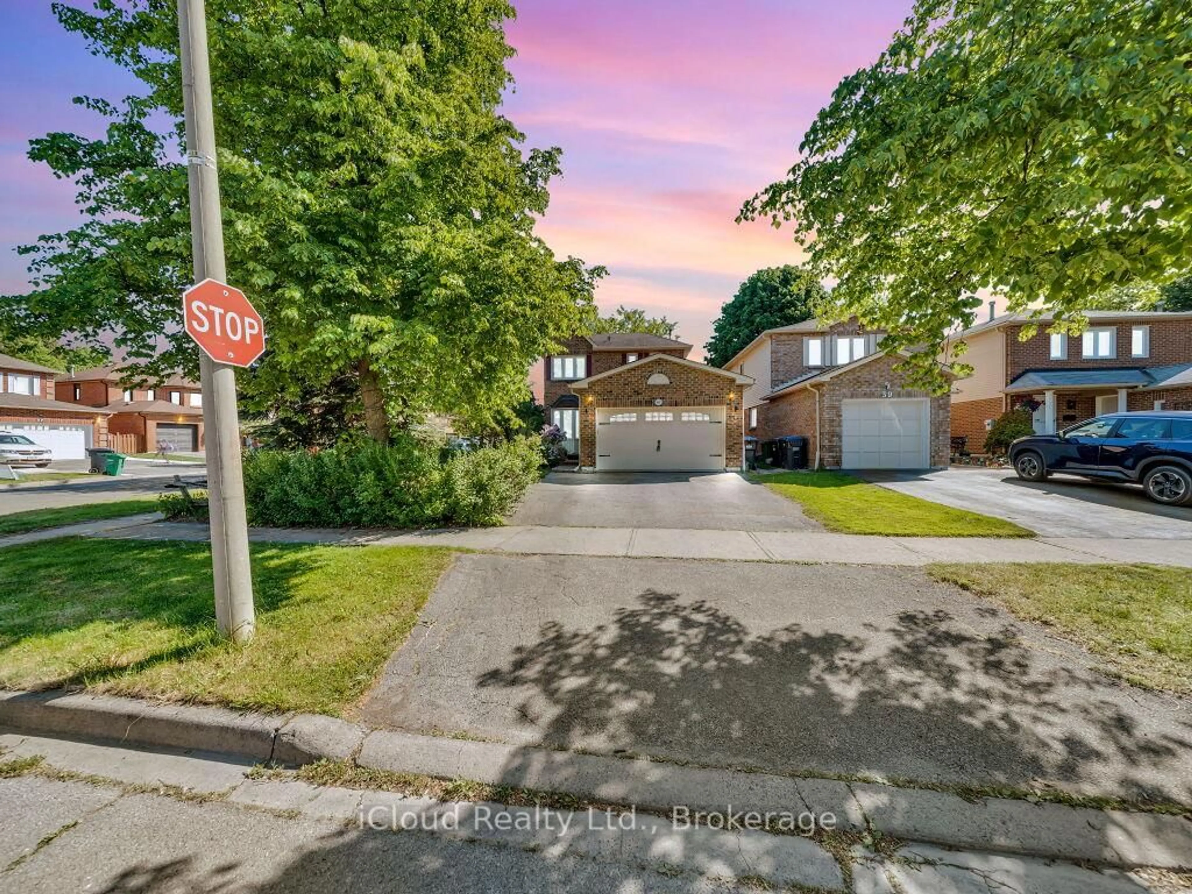 A pic from outside/outdoor area/front of a property/back of a property/a pic from drone, street for 41 Mount Pleasant Dr, Brampton Ontario L9Z 2P3