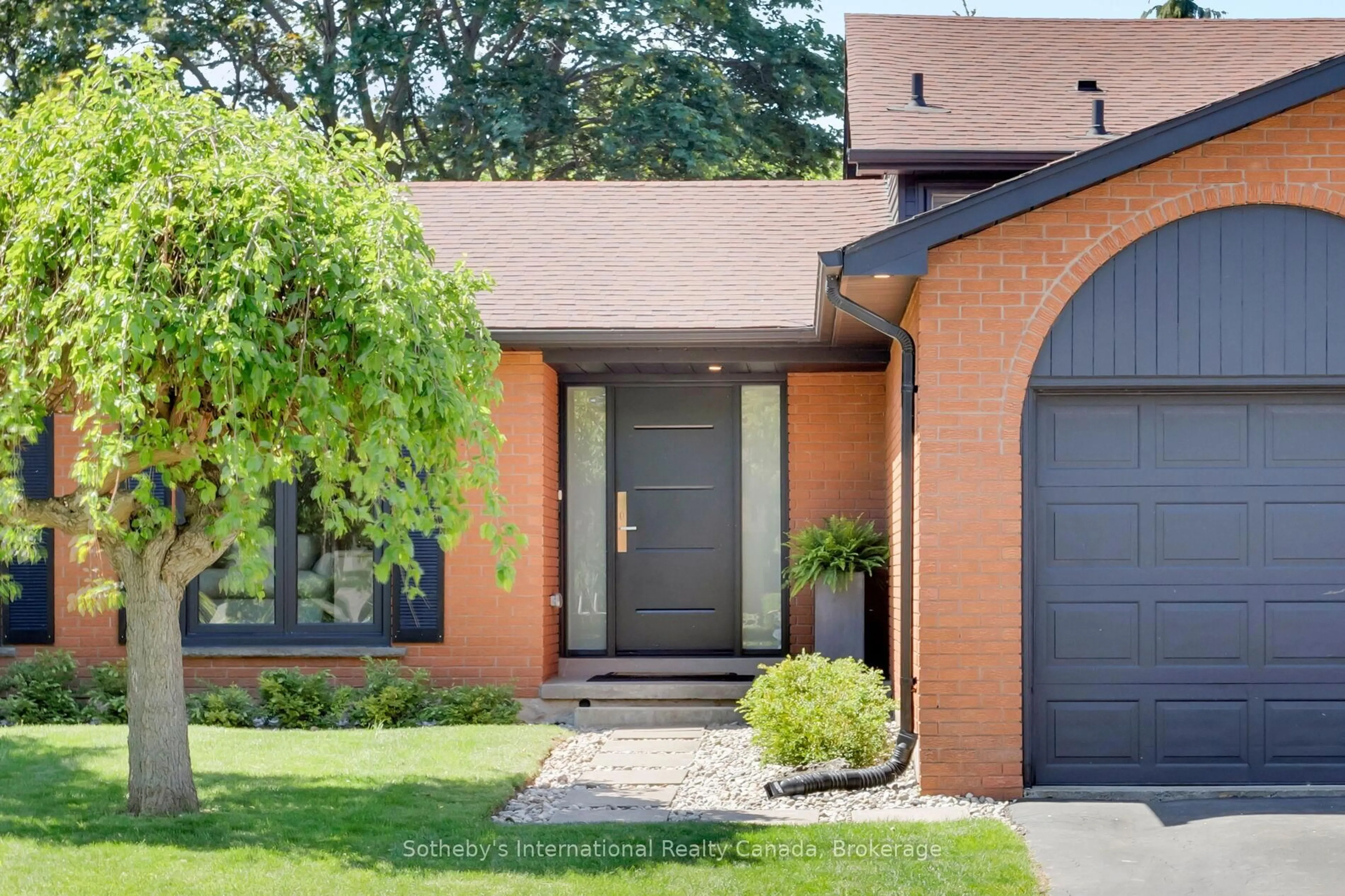 Home with brick exterior material, street for 312 Pinegrove Rd, Oakville Ontario L6K 3R1