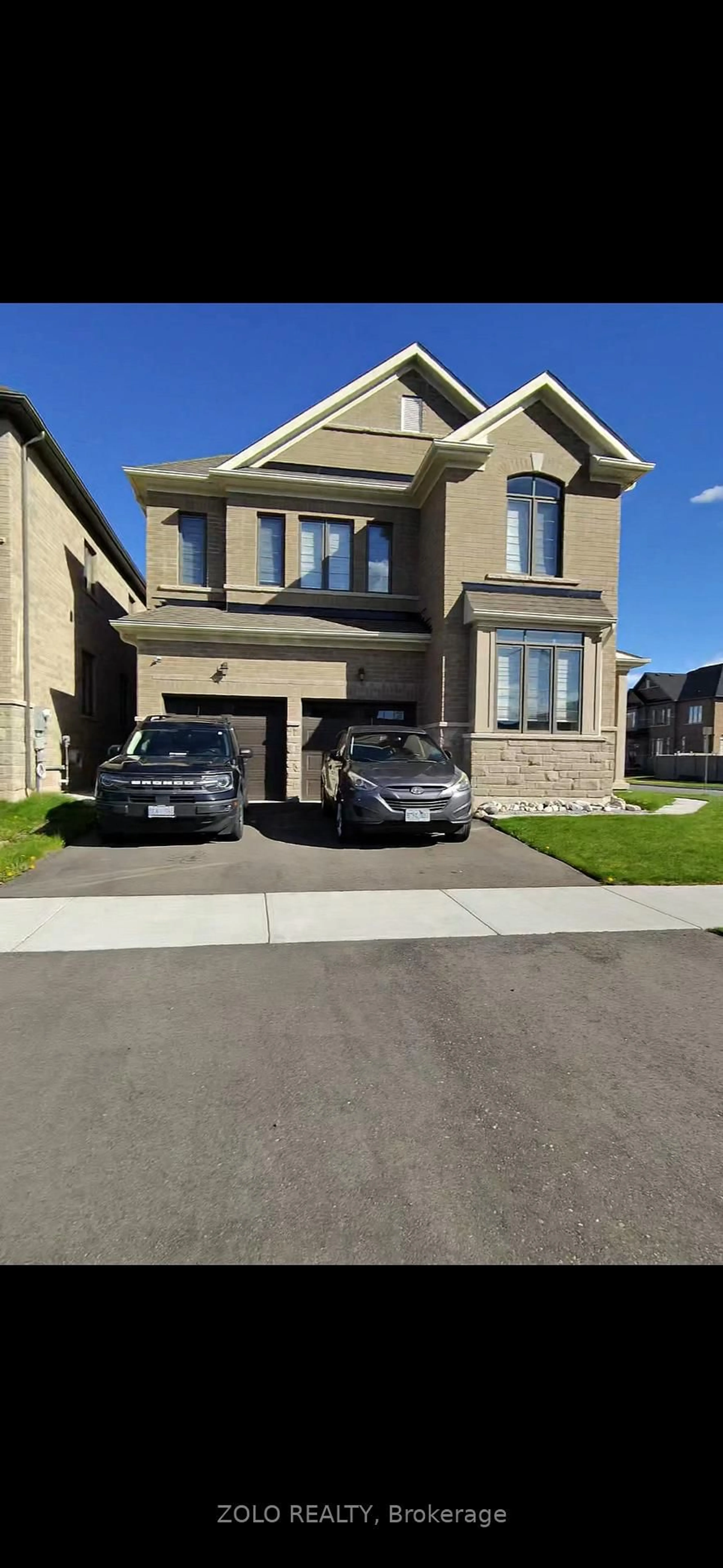 A pic from outside/outdoor area/front of a property/back of a property/a pic from drone, street for 41 Peak Dr, Brampton Ontario L6X 5S6