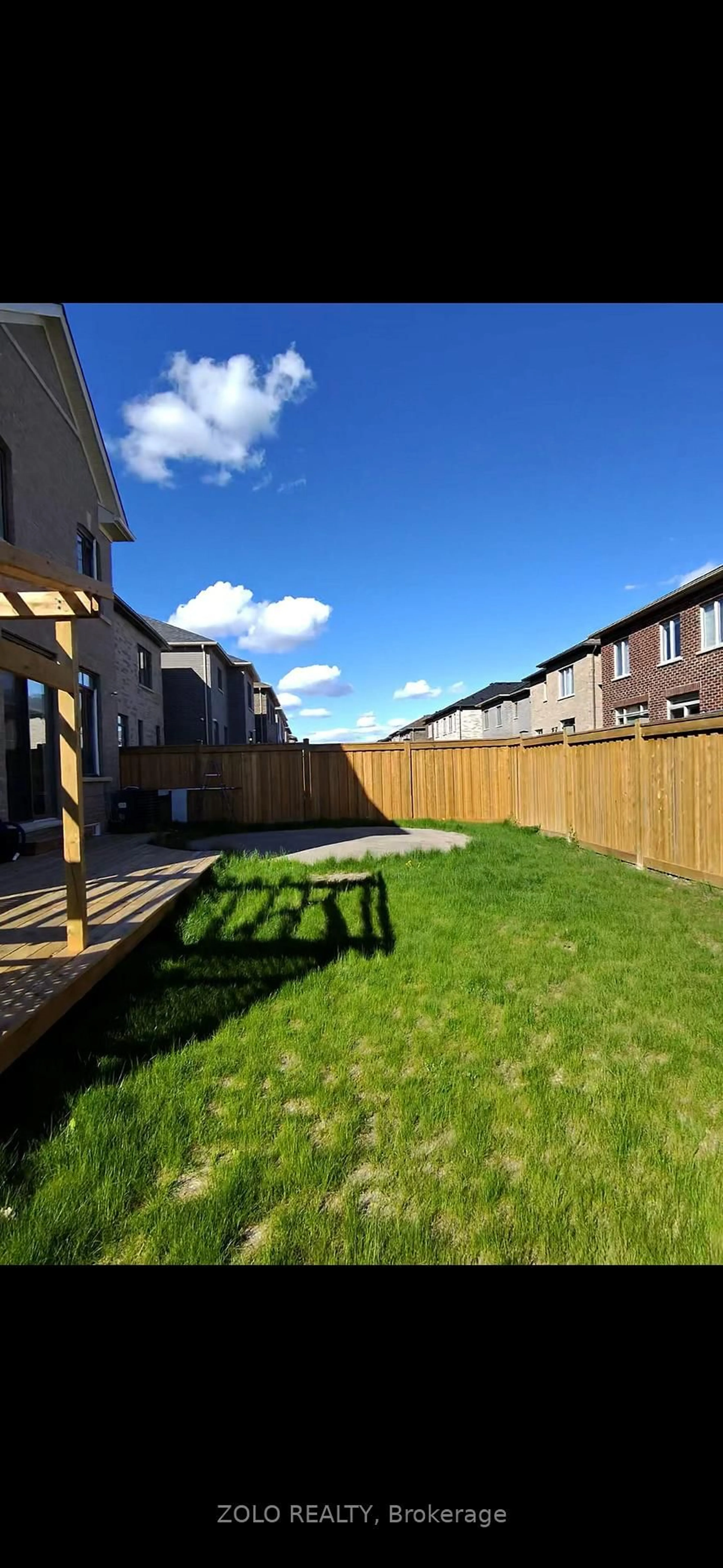 Patio, street for 41 Peak Dr, Brampton Ontario L6X 5S6