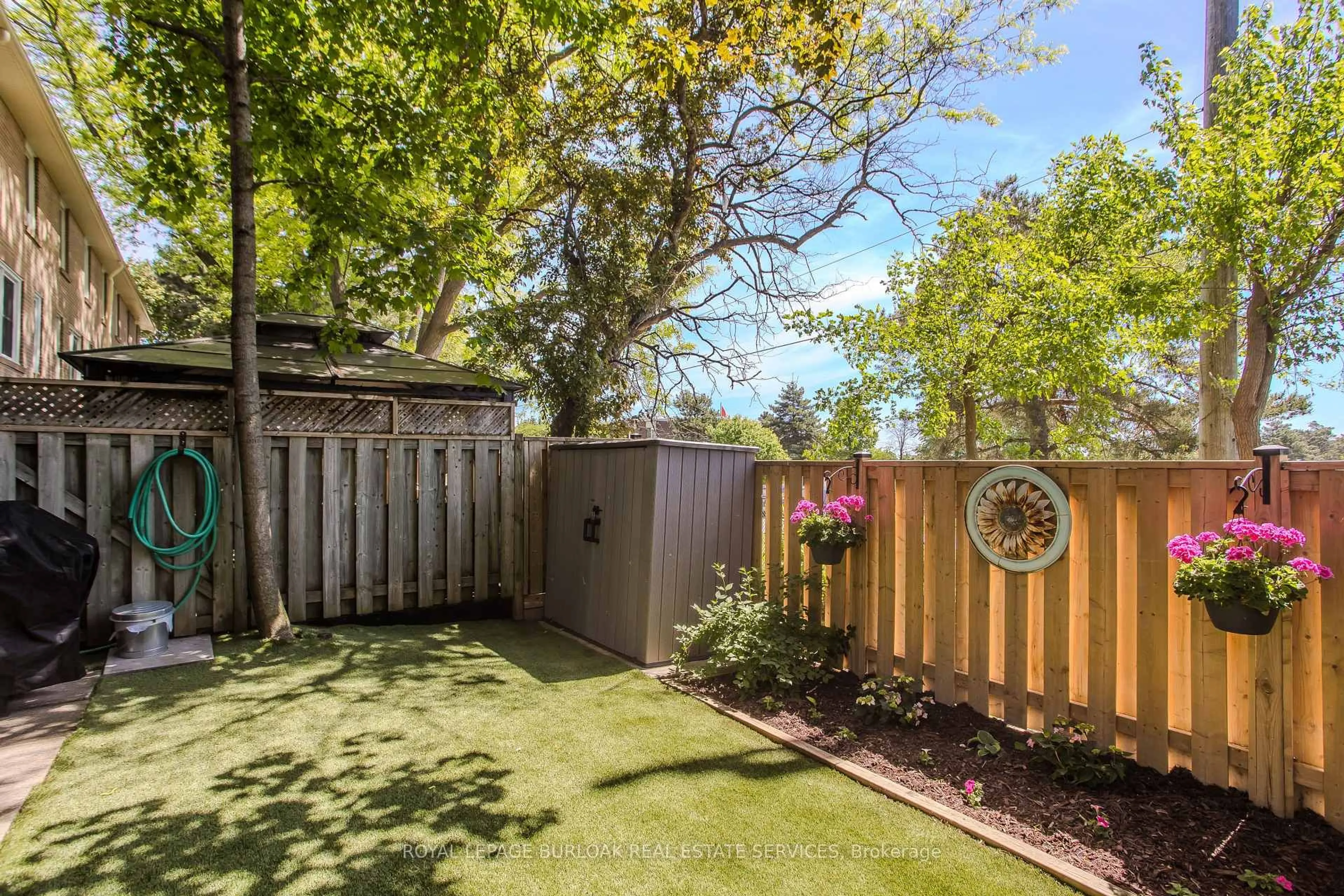 Patio, unknown for 2157 Mountain Grove Ave, Burlington Ontario L7P 2H8