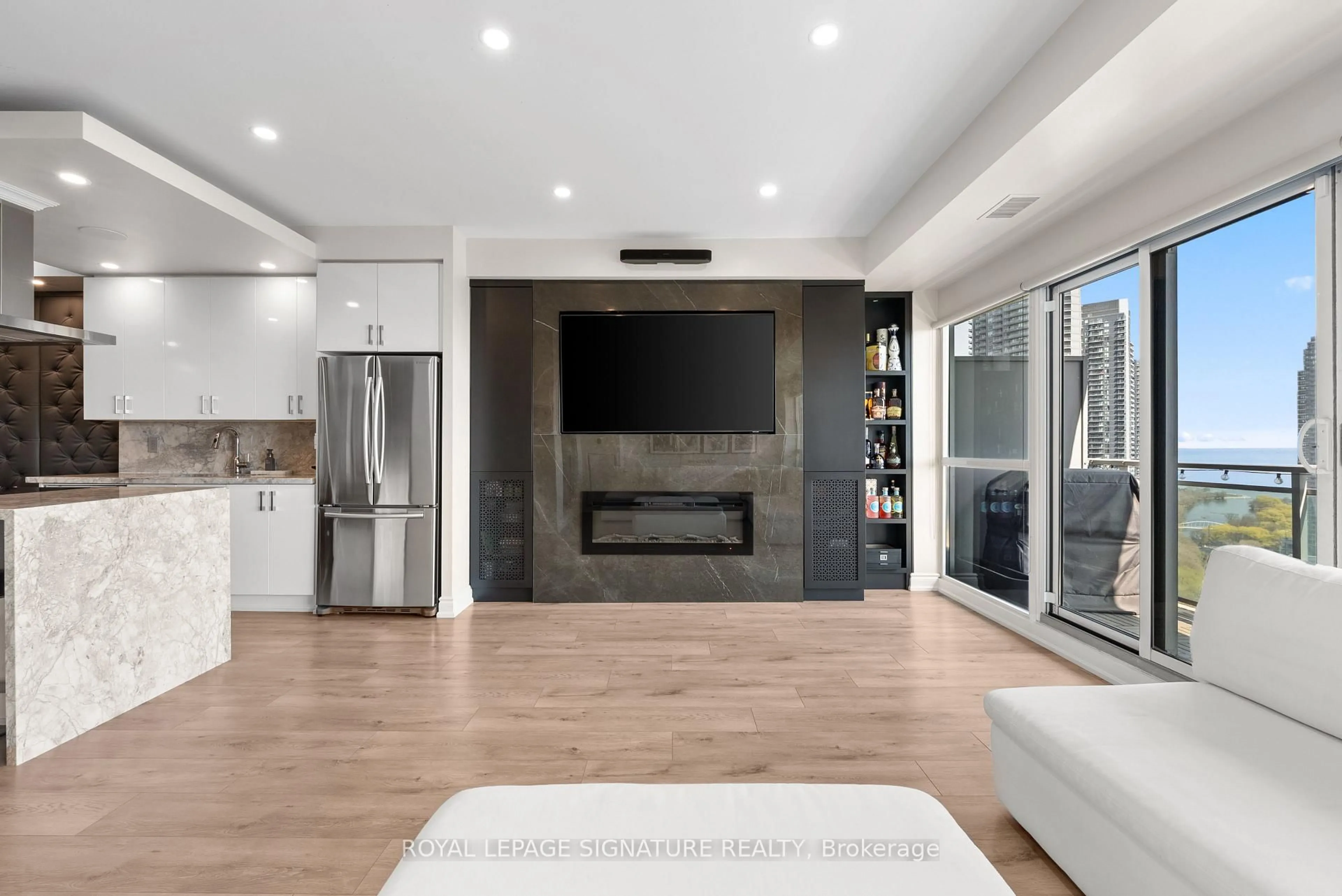 Unknown for 165 Legion Rd #2128, Toronto Ontario M8Y 0B3