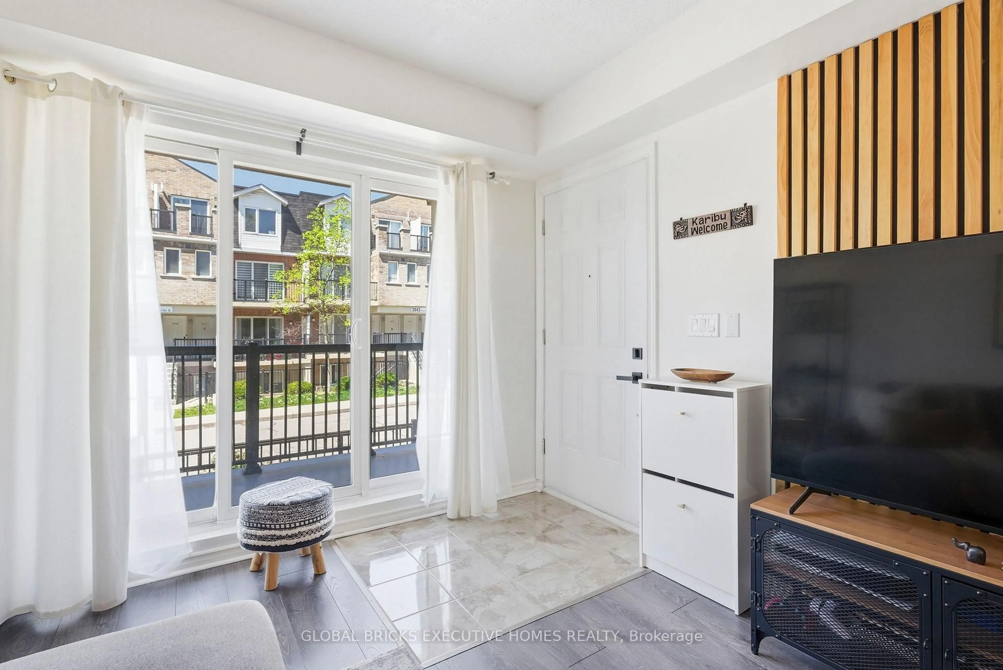 Indoor entryway for 3041 Finch Ave #2054, Toronto Ontario M9M 0A4