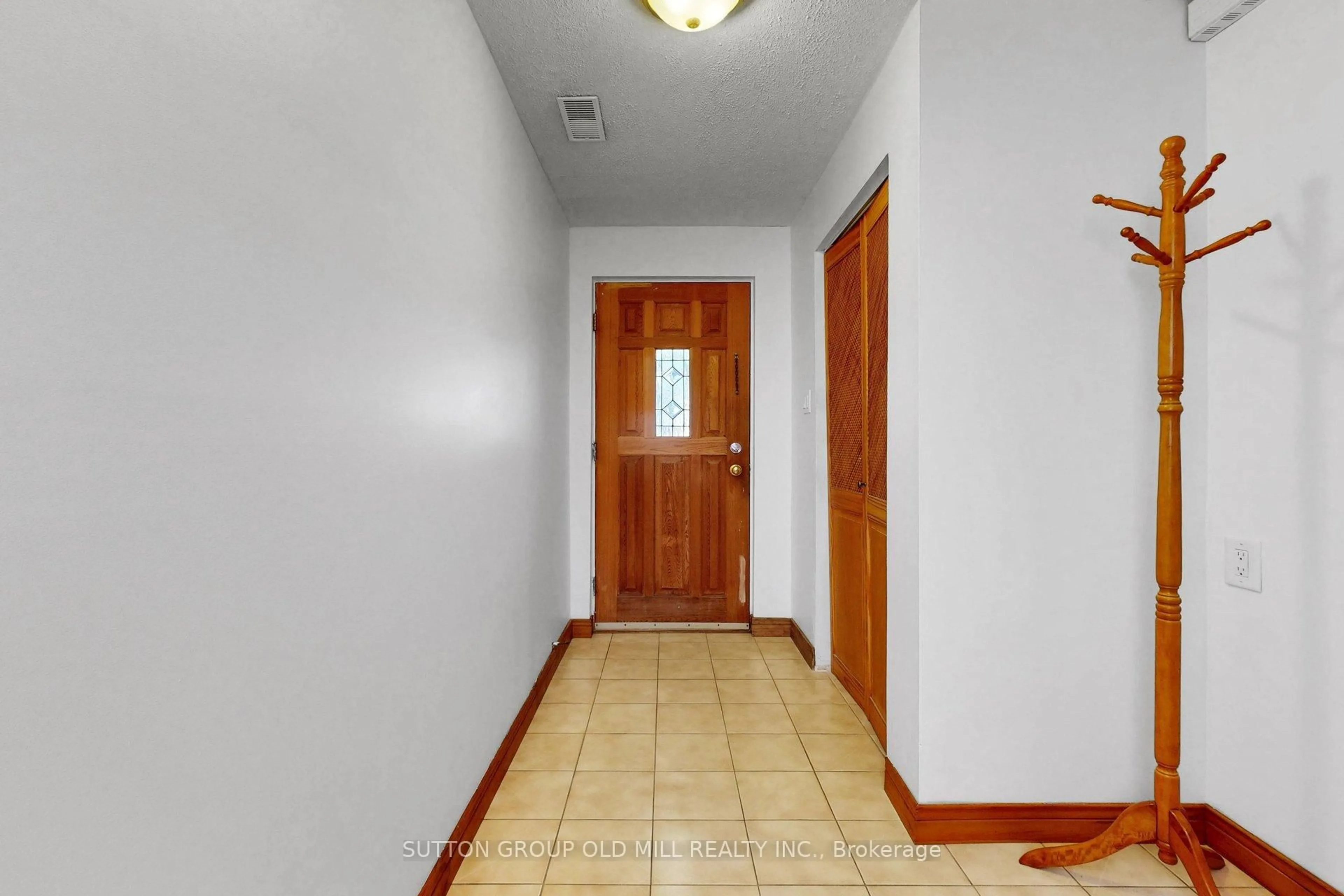 Unknown for 96 Darras Crt, Brampton Ontario L6T 1W7