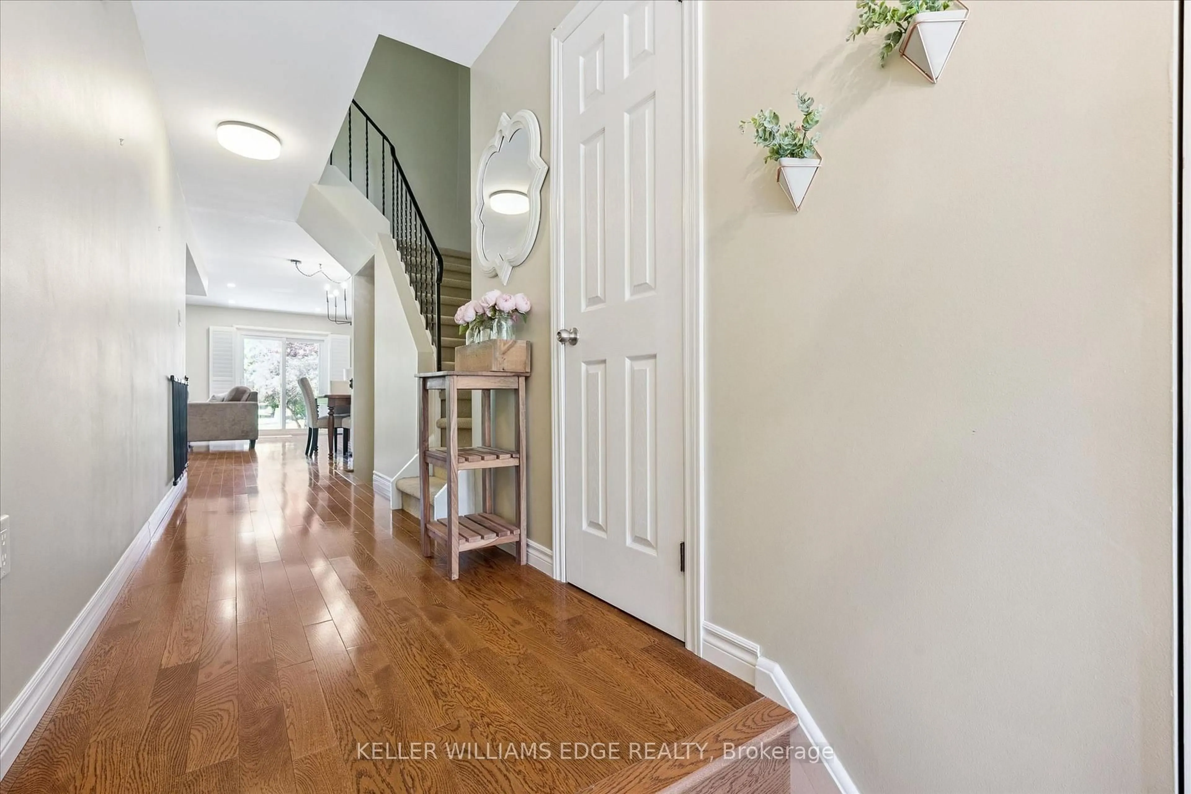 Indoor entryway for 2301 Cavendish Dr #83, Burlington Ontario L7P 3M3