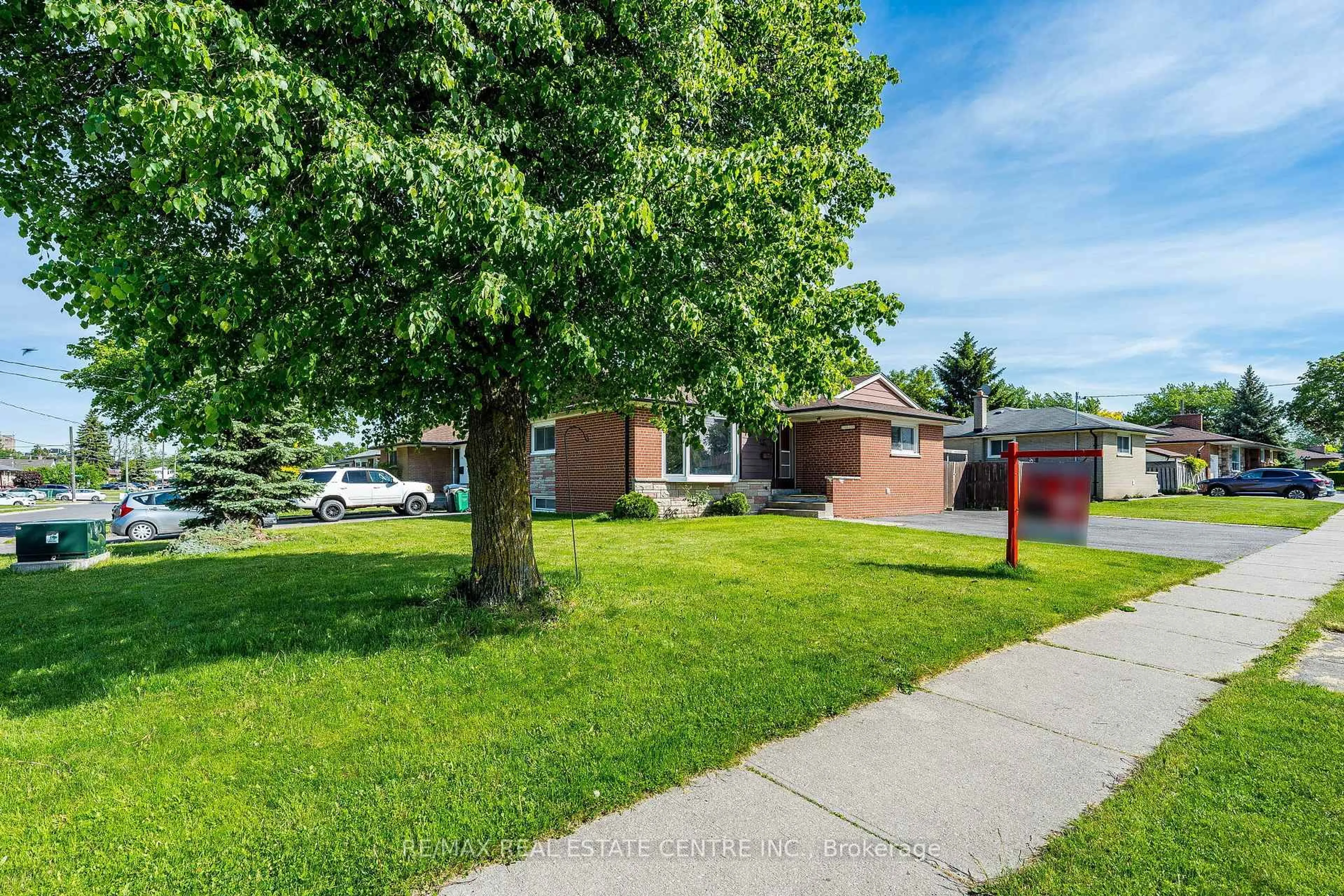 Home with brick exterior material, street for 2 Milner Rd, Brampton Ontario L6W 3A5