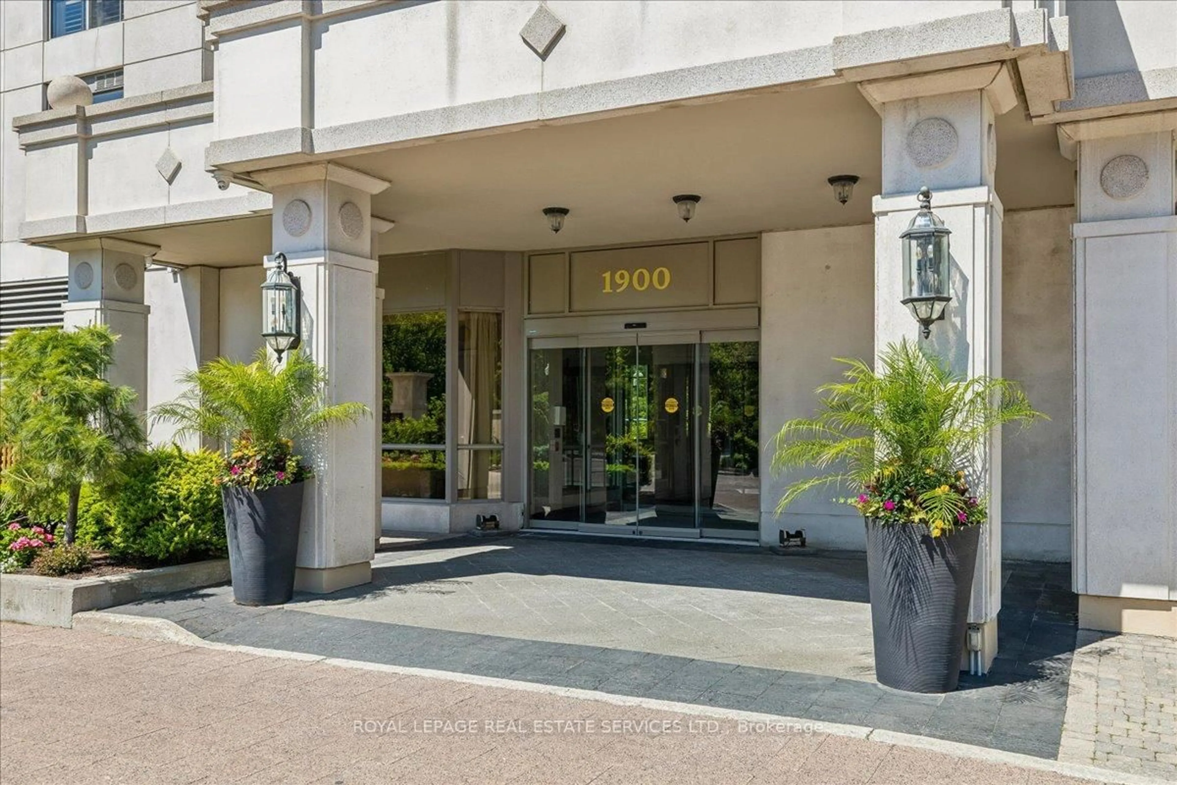 Lobby for 1900 The Collegeway #206, Mississauga Ontario L5L 5Y8