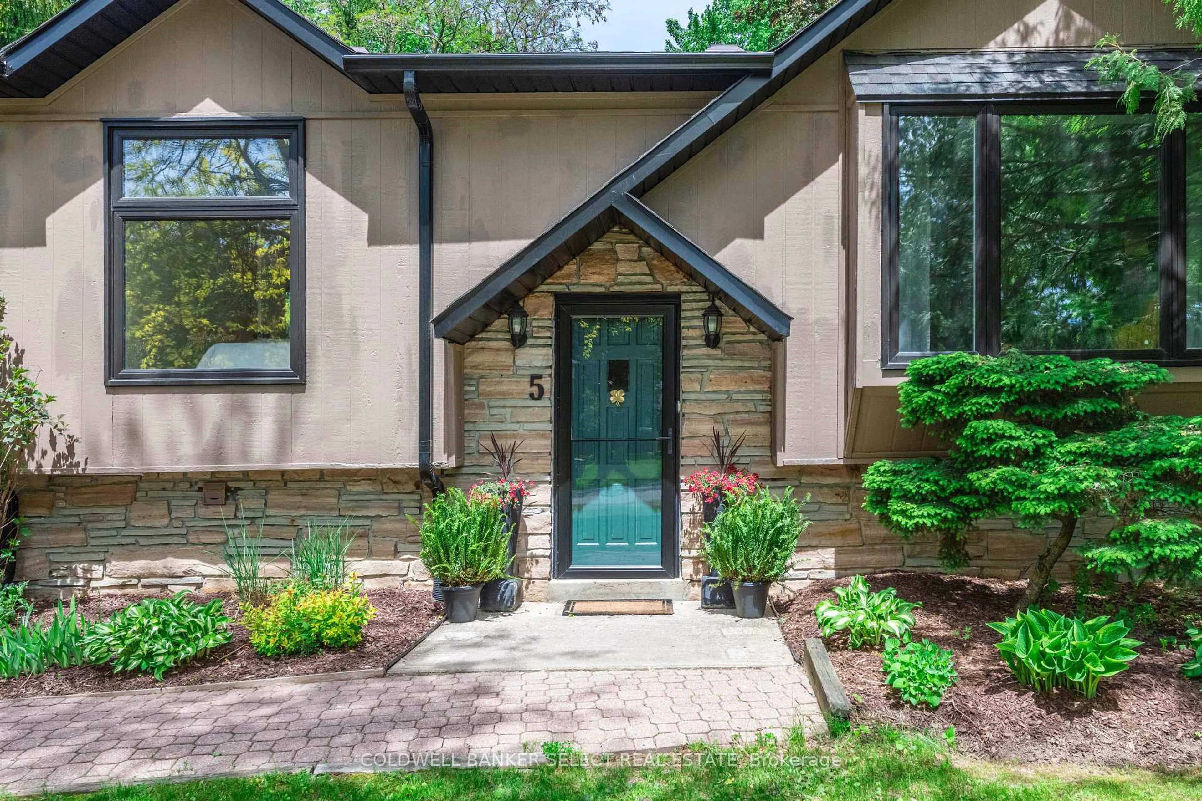 Home with brick exterior material, street for 5 Pineridge Dr, Caledon Ontario L7E 0M2