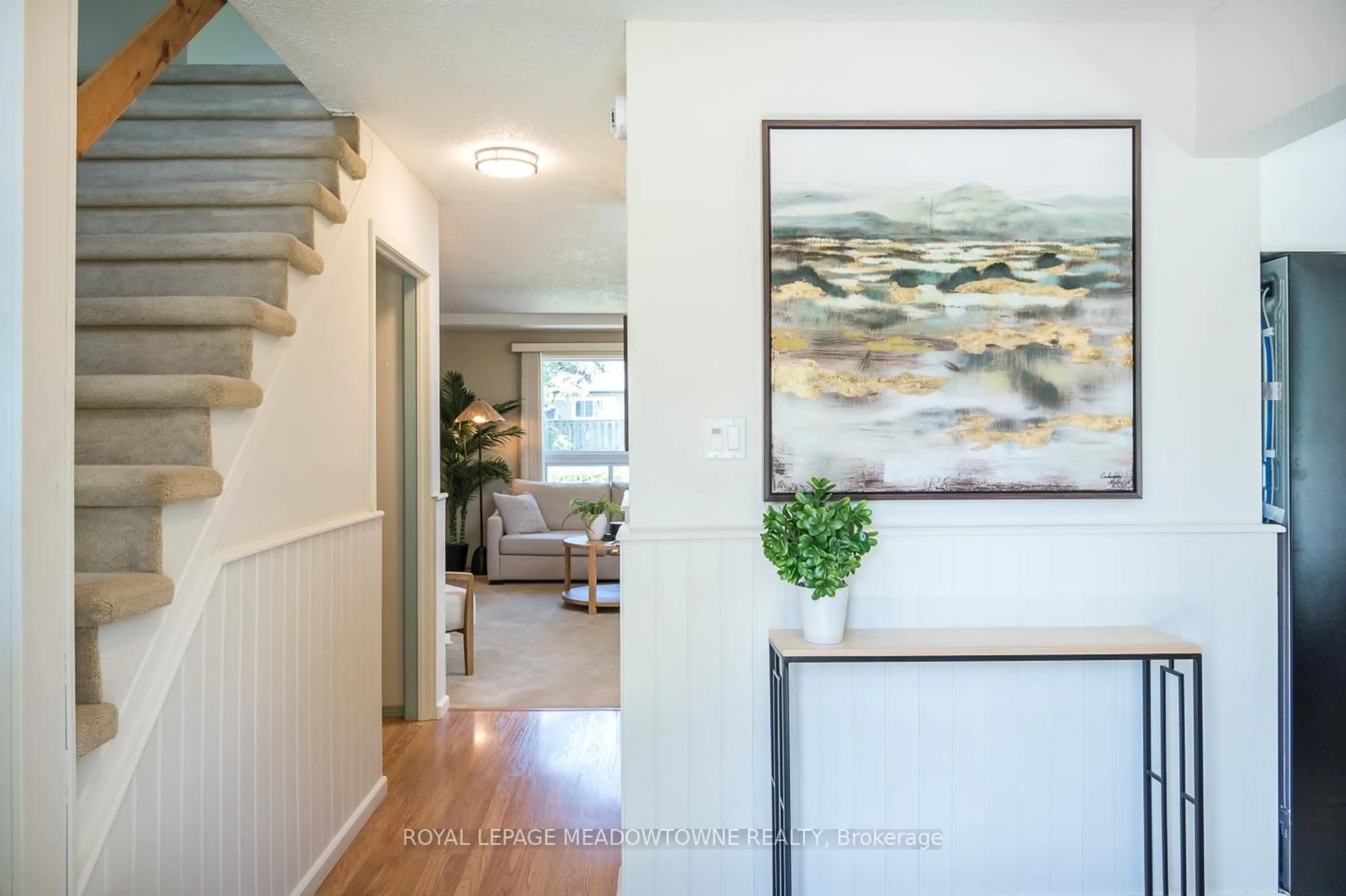 Indoor entryway for 889 Morley Ave, Milton Ontario L9T 4Y2
