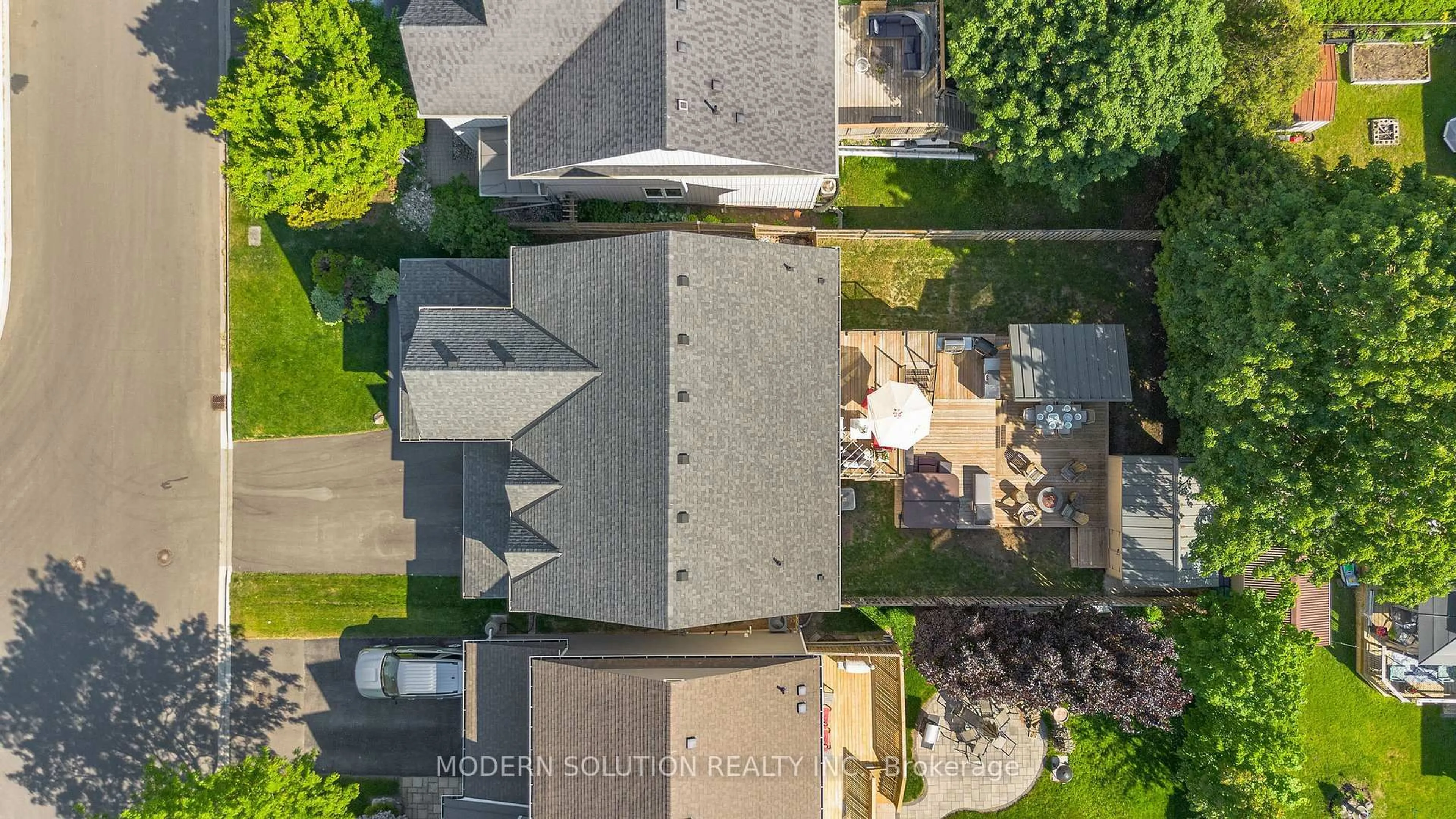A pic from outside/outdoor area/front of a property/back of a property/a pic from drone, street for 54 Somerville Rd, Halton Hills Ontario L7J 2Z9