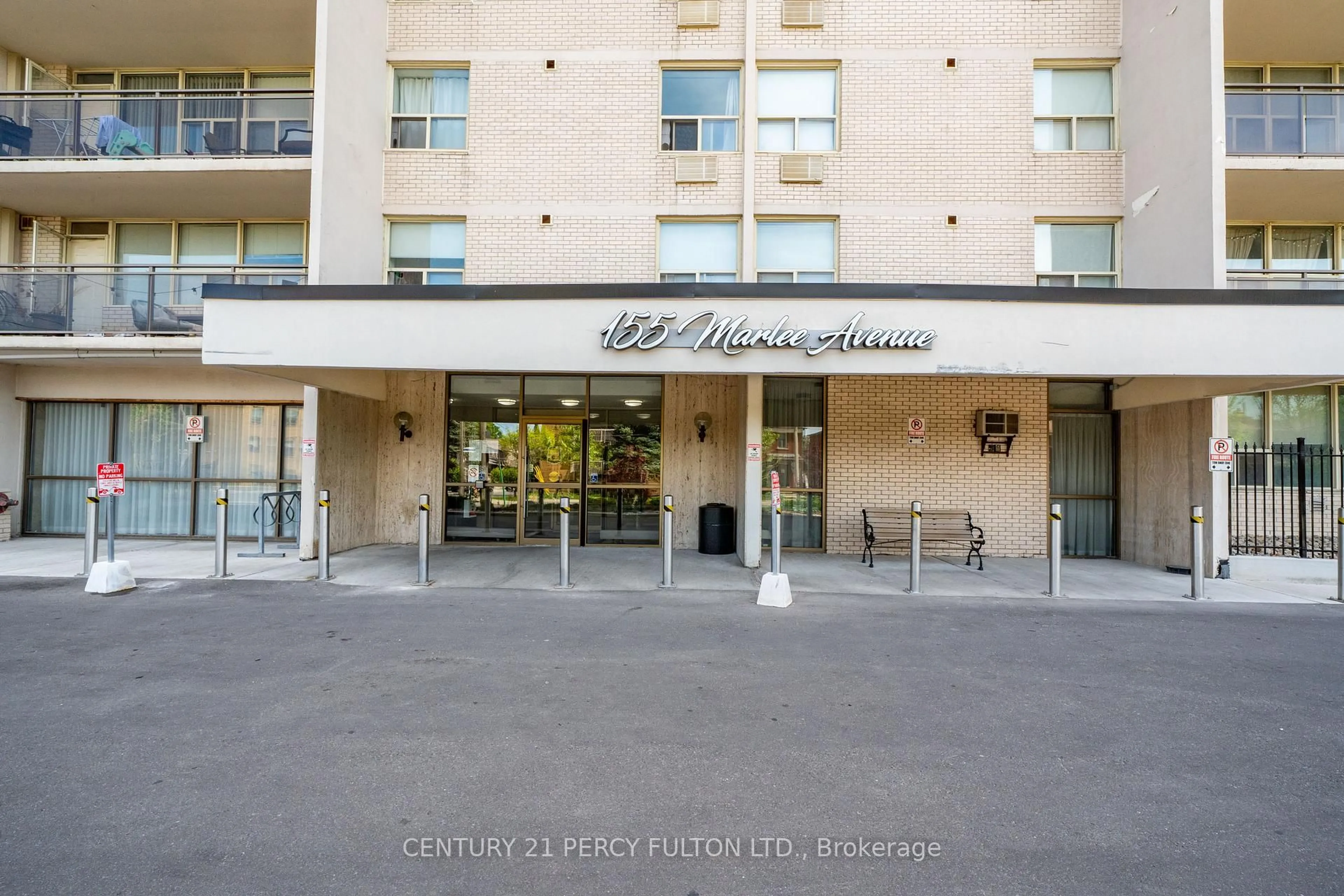 Indoor foyer for 155 Marlee Ave #1002, Toronto Ontario M6B 4B5