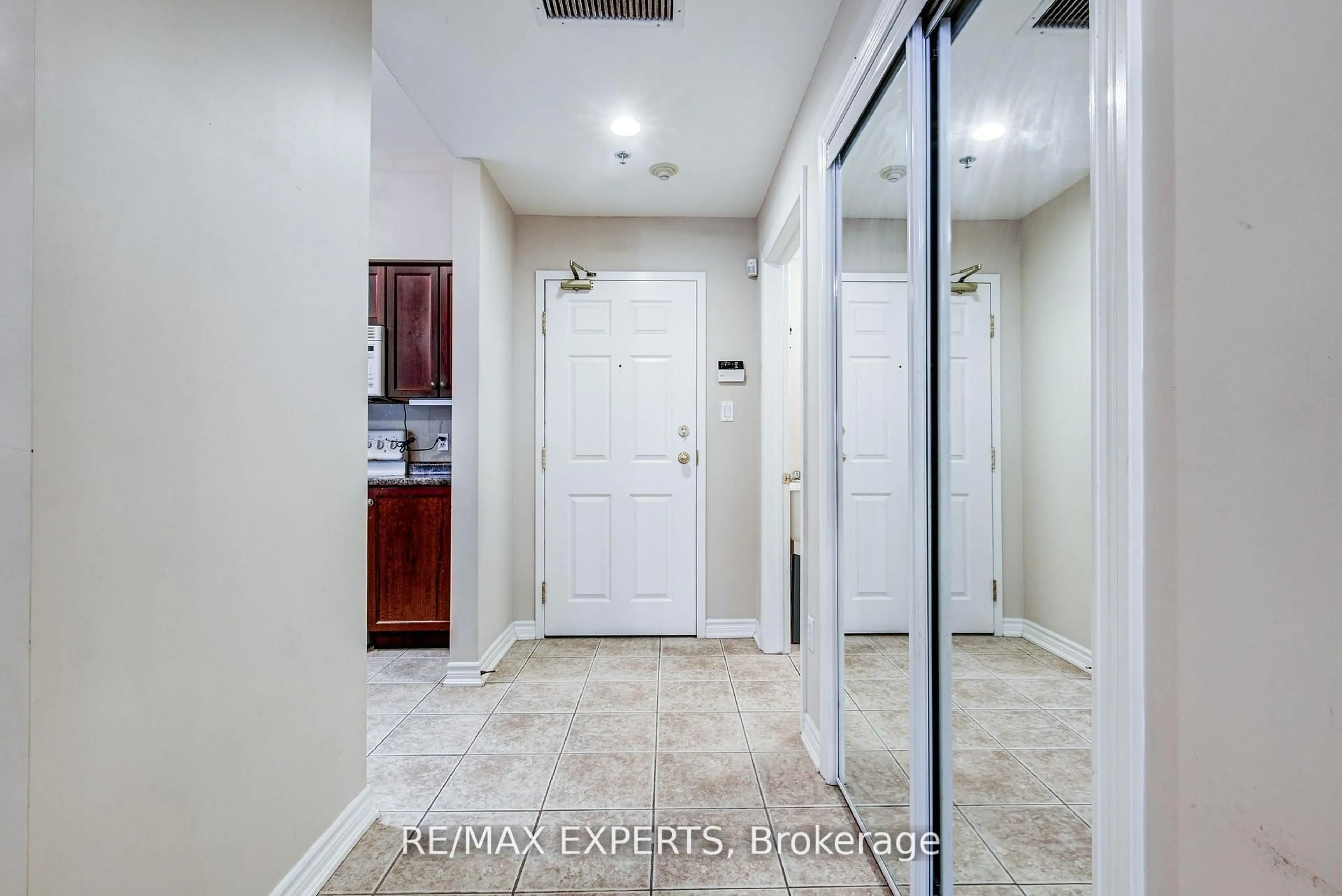 Indoor entryway for 391 Plains Rd #102, Burlington Ontario L7T 4M2
