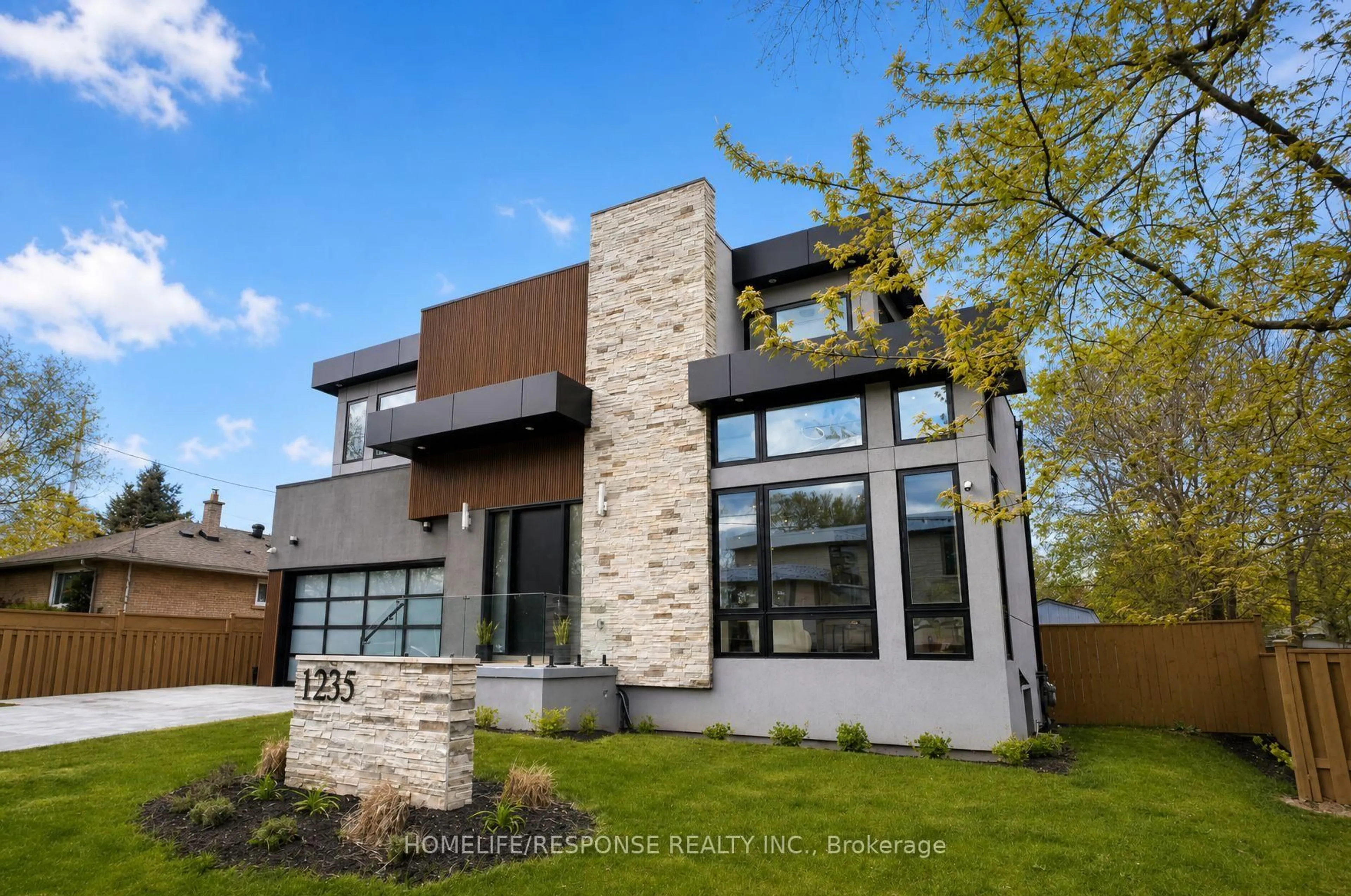 Home with brick exterior material, building for 1235 Whittington Rd, Mississauga Ontario L5J 3J8