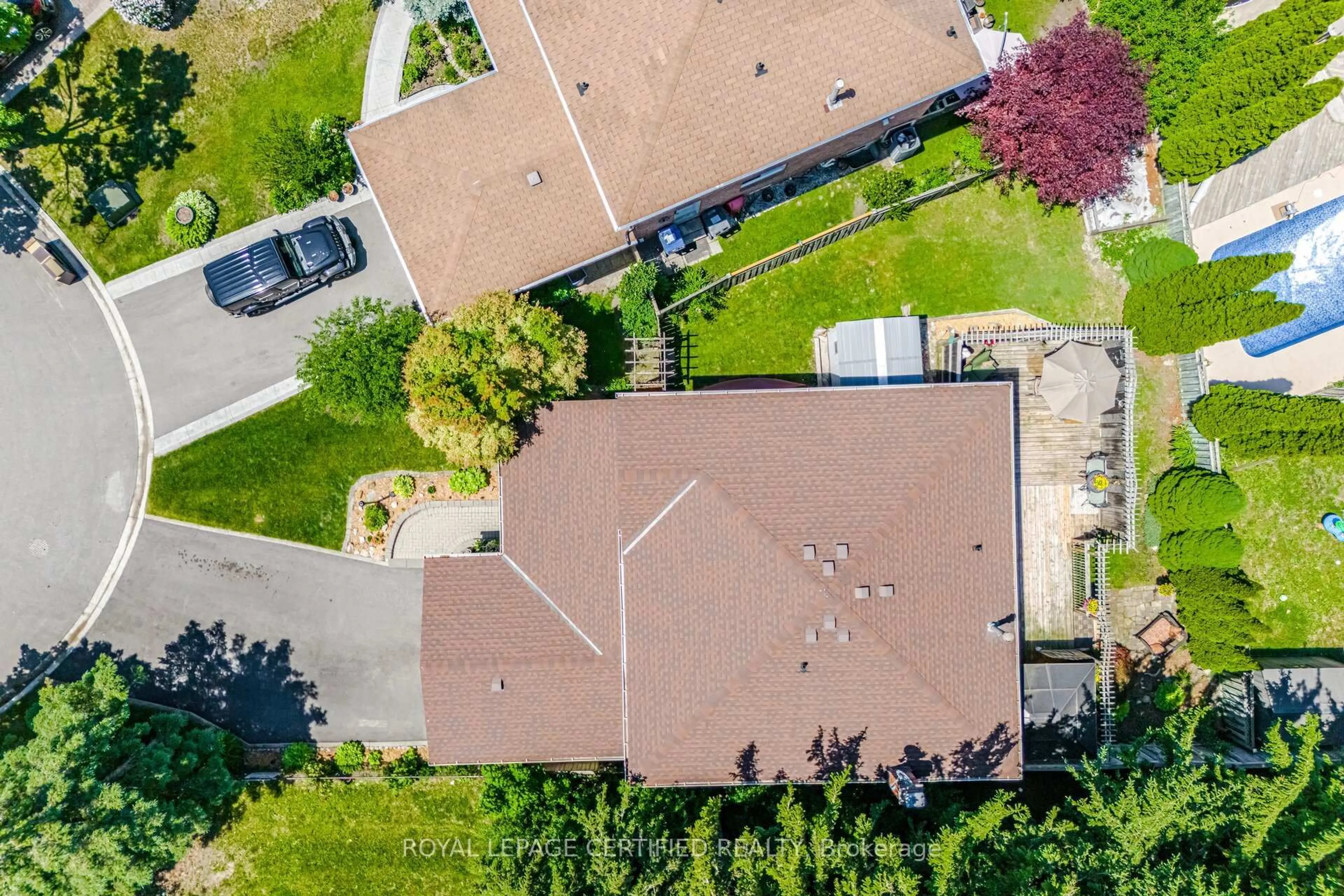 A pic from outside/outdoor area/front of a property/back of a property/a pic from drone, street for 20 Burnley Pl, Brampton Ontario L6Z 2T9